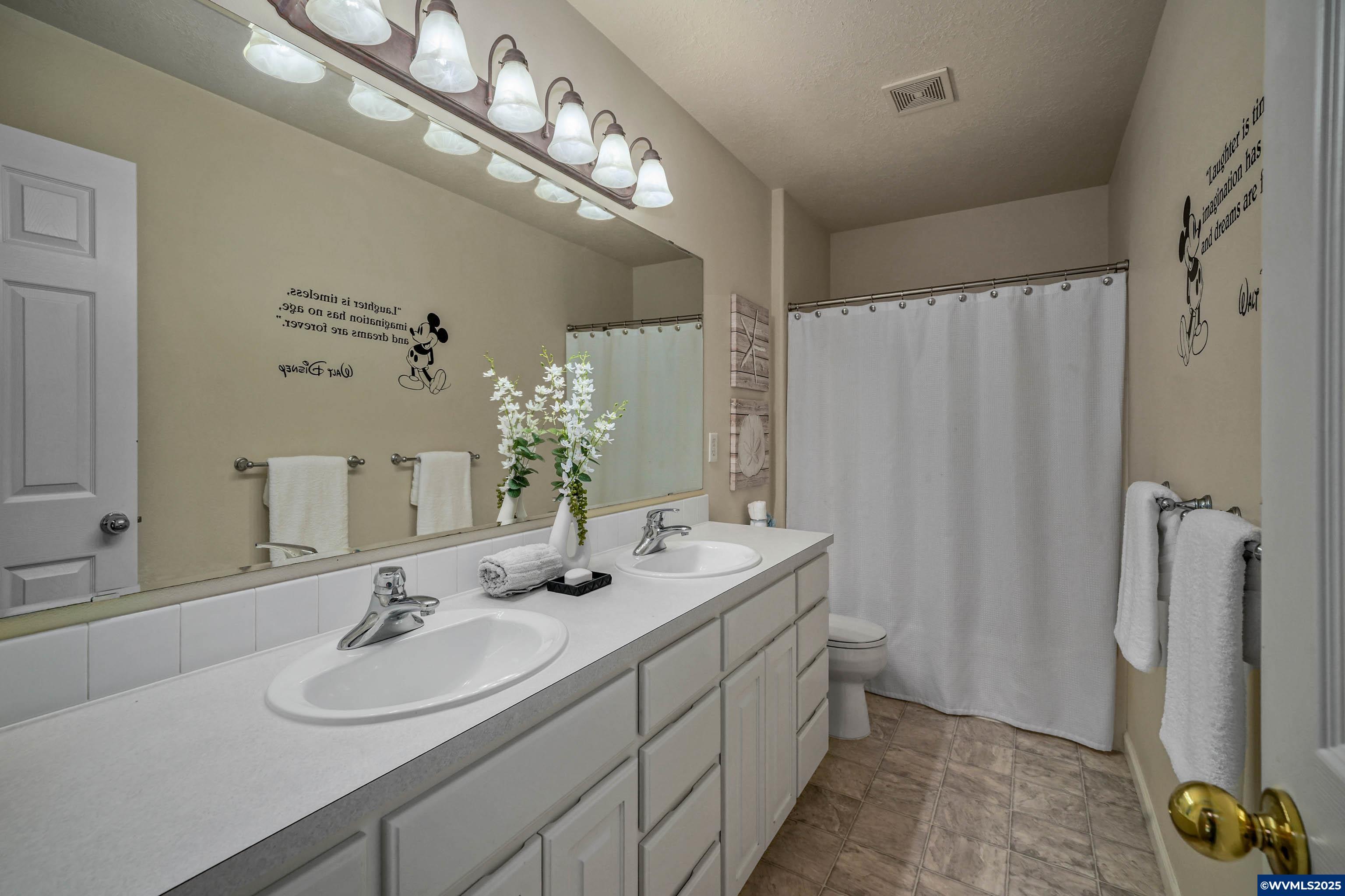 Salem, Oregon, 97306, United States, 5 Bedrooms Bedrooms, ,4 BathroomsBathrooms,Residential,For Sale,1786457