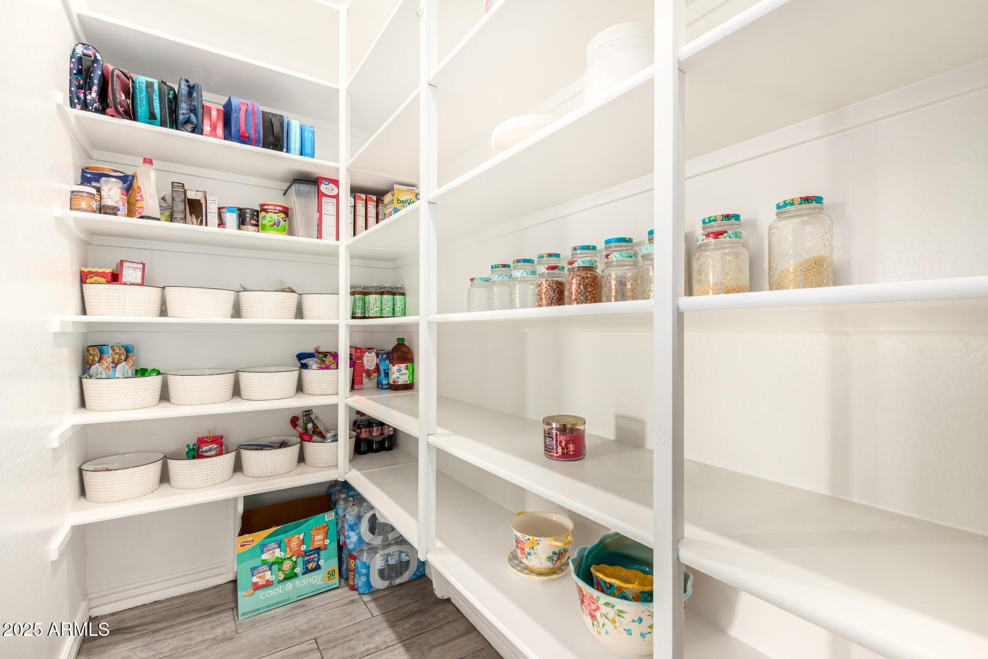 Glendale, Arizona, 85305, United States, 4 Bedrooms Bedrooms, ,5 BathroomsBathrooms,Residential,For Sale,1998004