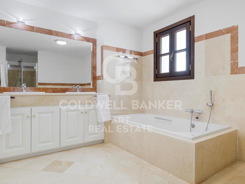 Benahavís, Andalusia, ES, 5 Bedrooms Bedrooms, ,4 BathroomsBathrooms,Residential,For Sale,1804901