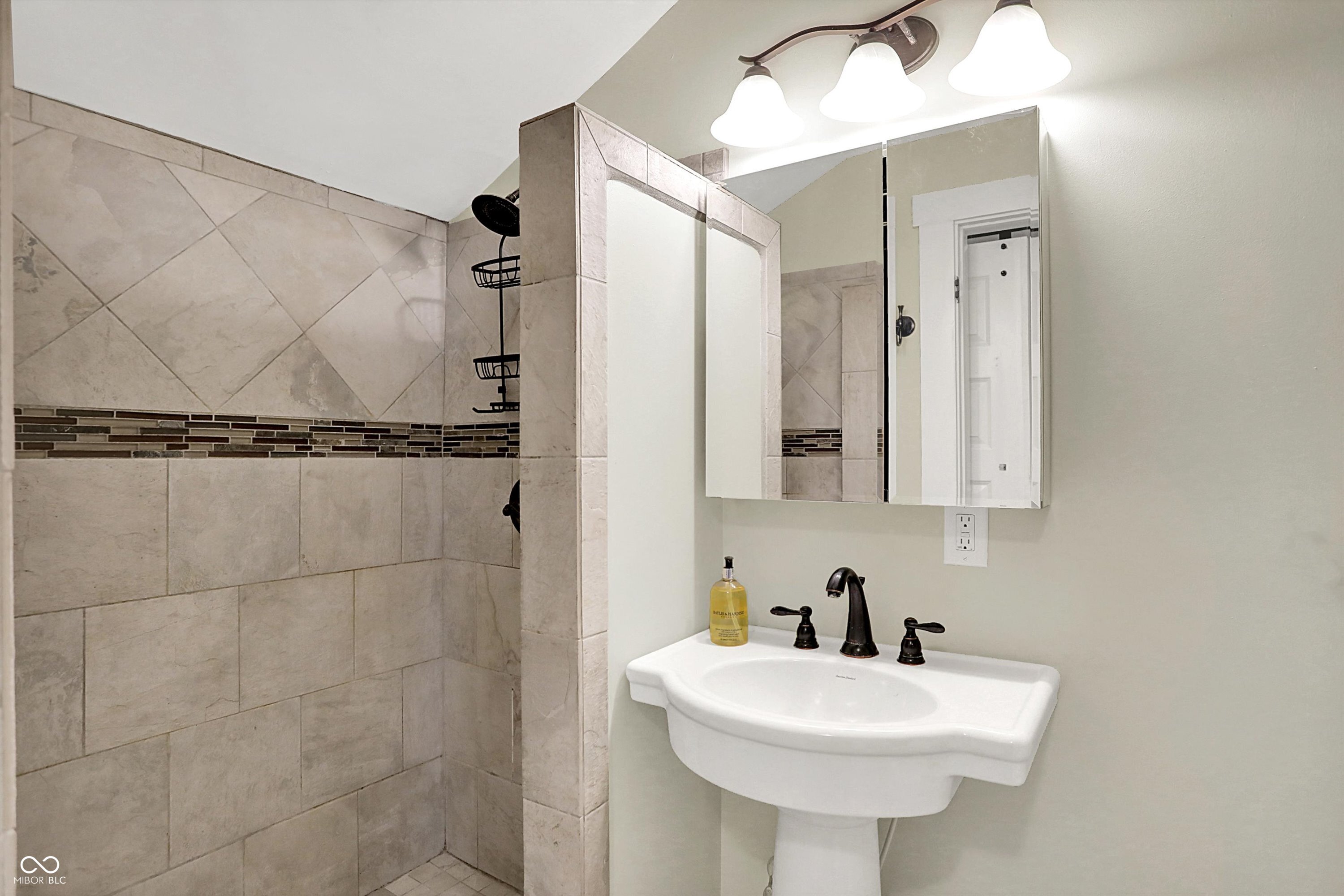 Zionsville, Indiana, 46077, United States, 3 Bedrooms Bedrooms, ,2 BathroomsBathrooms,Residential,For Sale,1981212