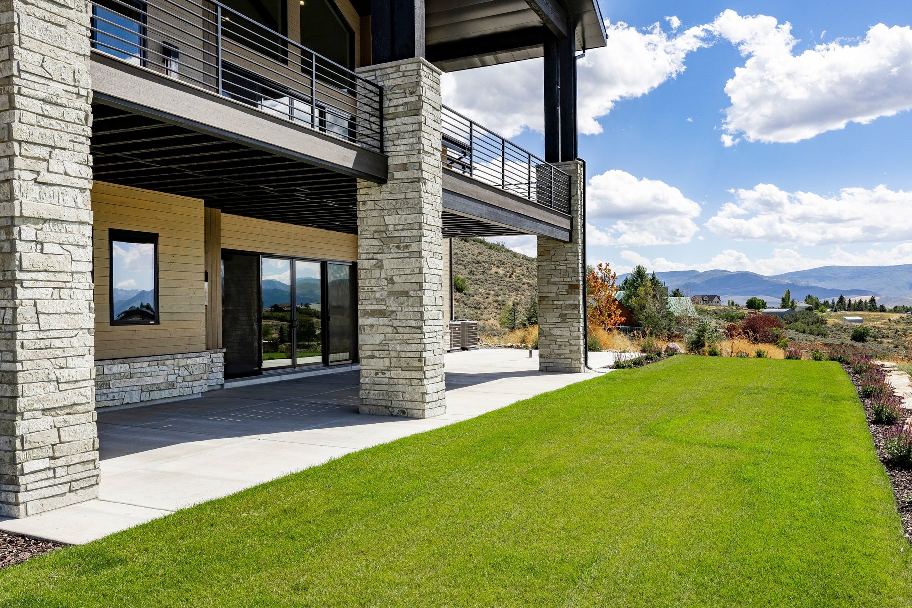  Upgraded Luxury Living with Panoramic Mountain Views - 物件實景