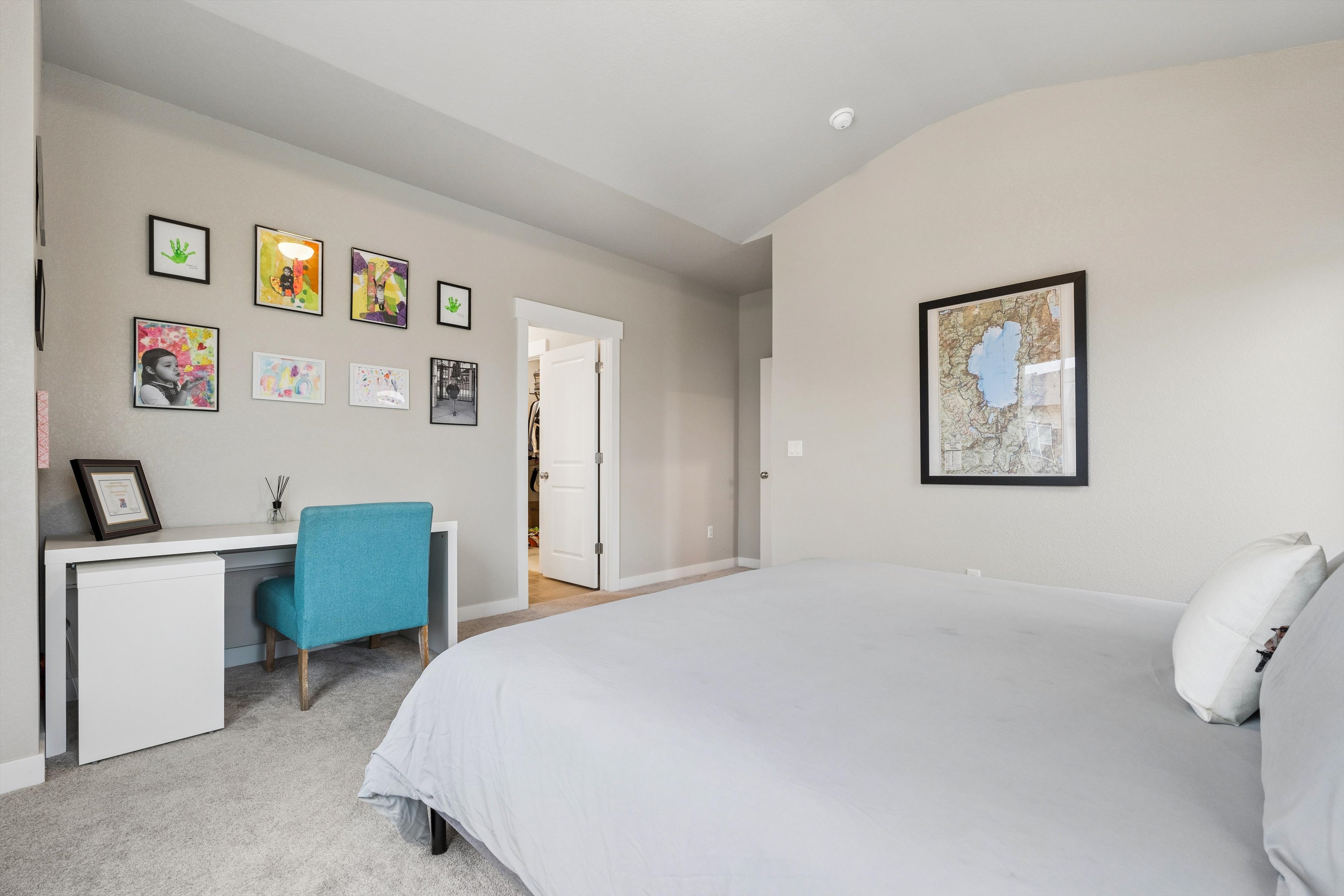  Beautifully Maintained 3-Bed, 3-Bath End Unit Home with an Attached 2-Car Garage - 物件實景