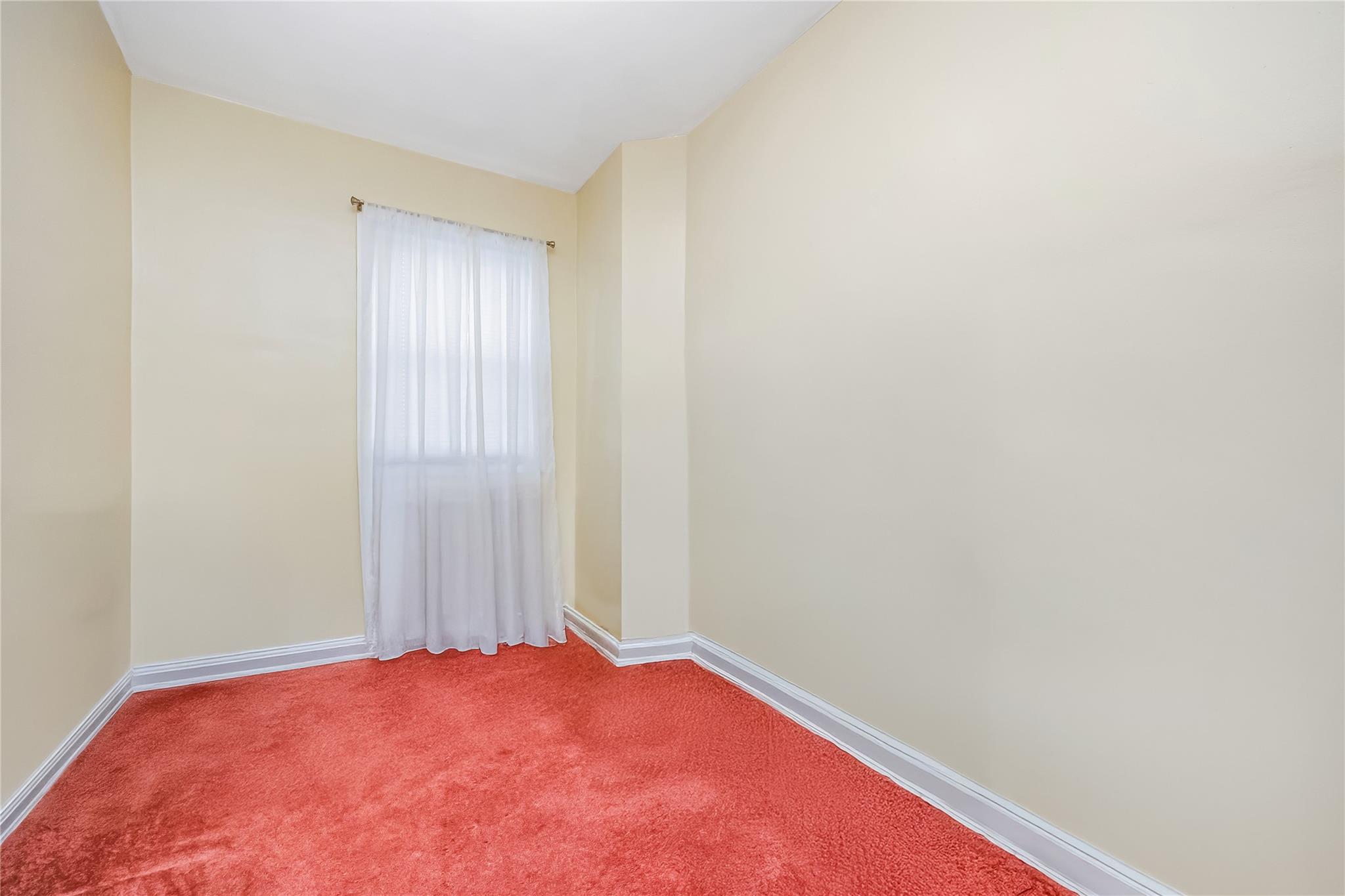 Cambria Heights, New York, 11429, United States, 3 Bedrooms Bedrooms, ,2 BathroomsBathrooms,Residential,For Sale,1877531