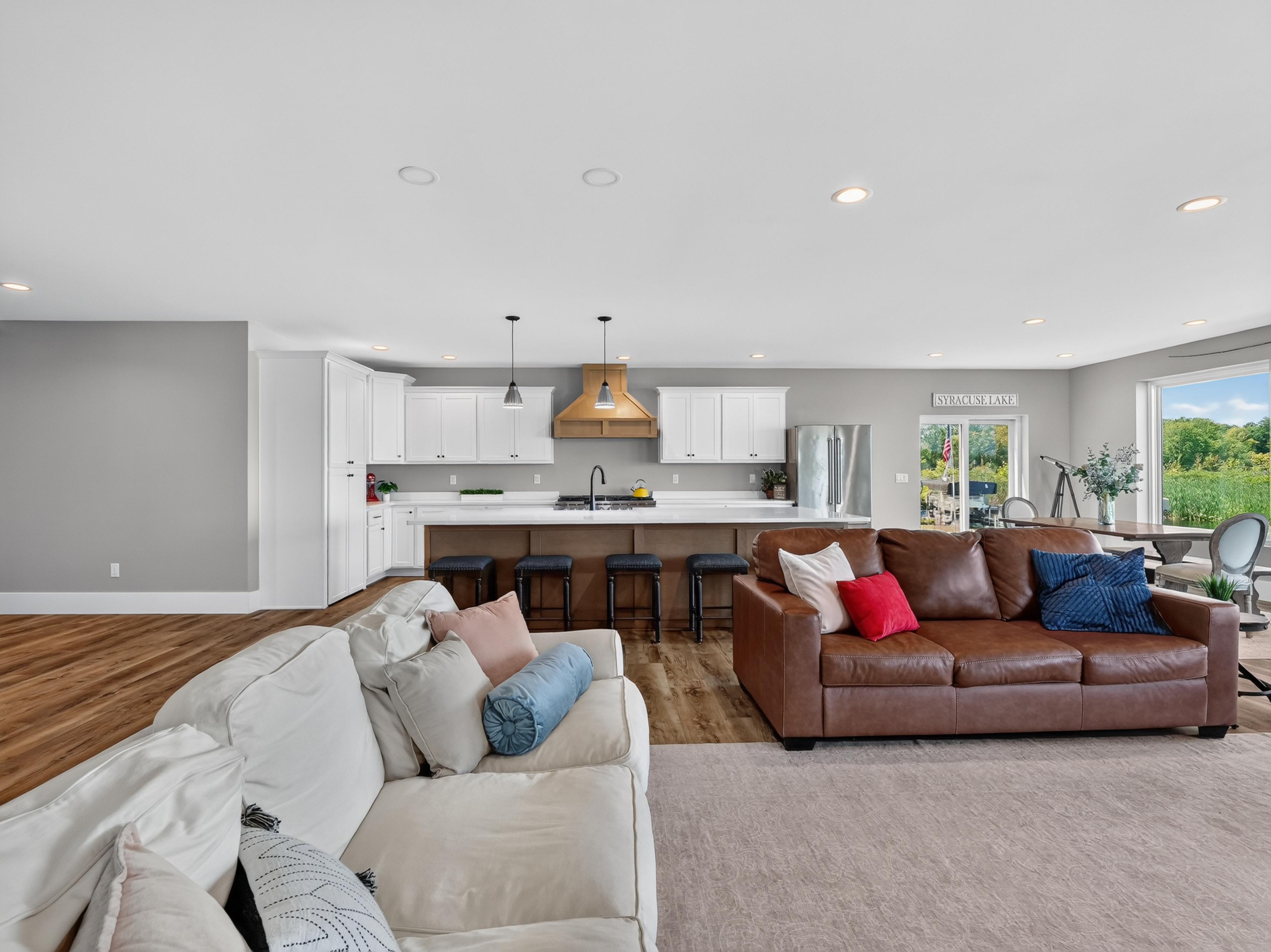  Exceptional Waterfront Home with Panoramic Lake Views - 物件實景