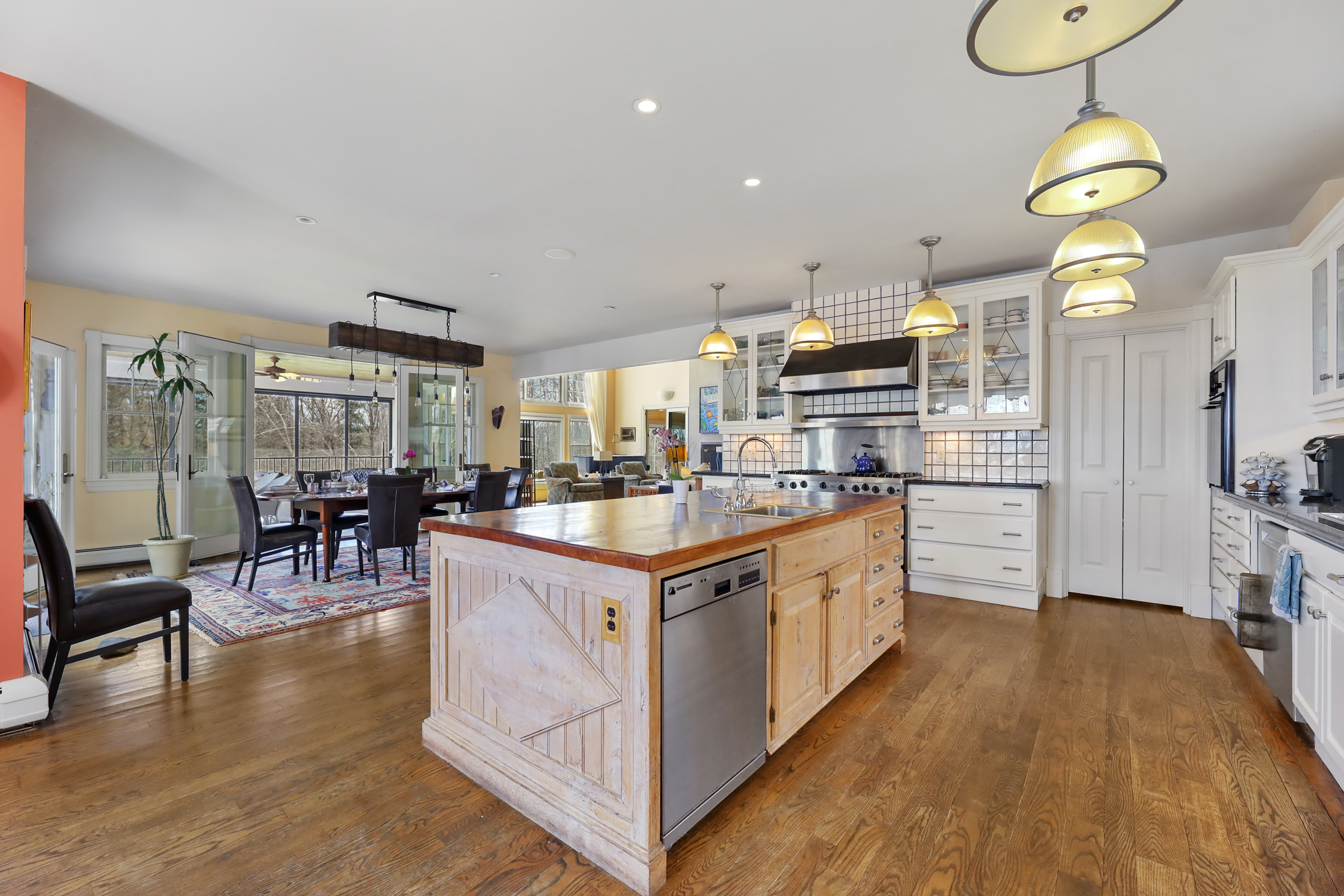  Exquisite Tudor Estate Set on 18+ Breathtaking Acres with Stunning Panoramic Vie - 物件實景
