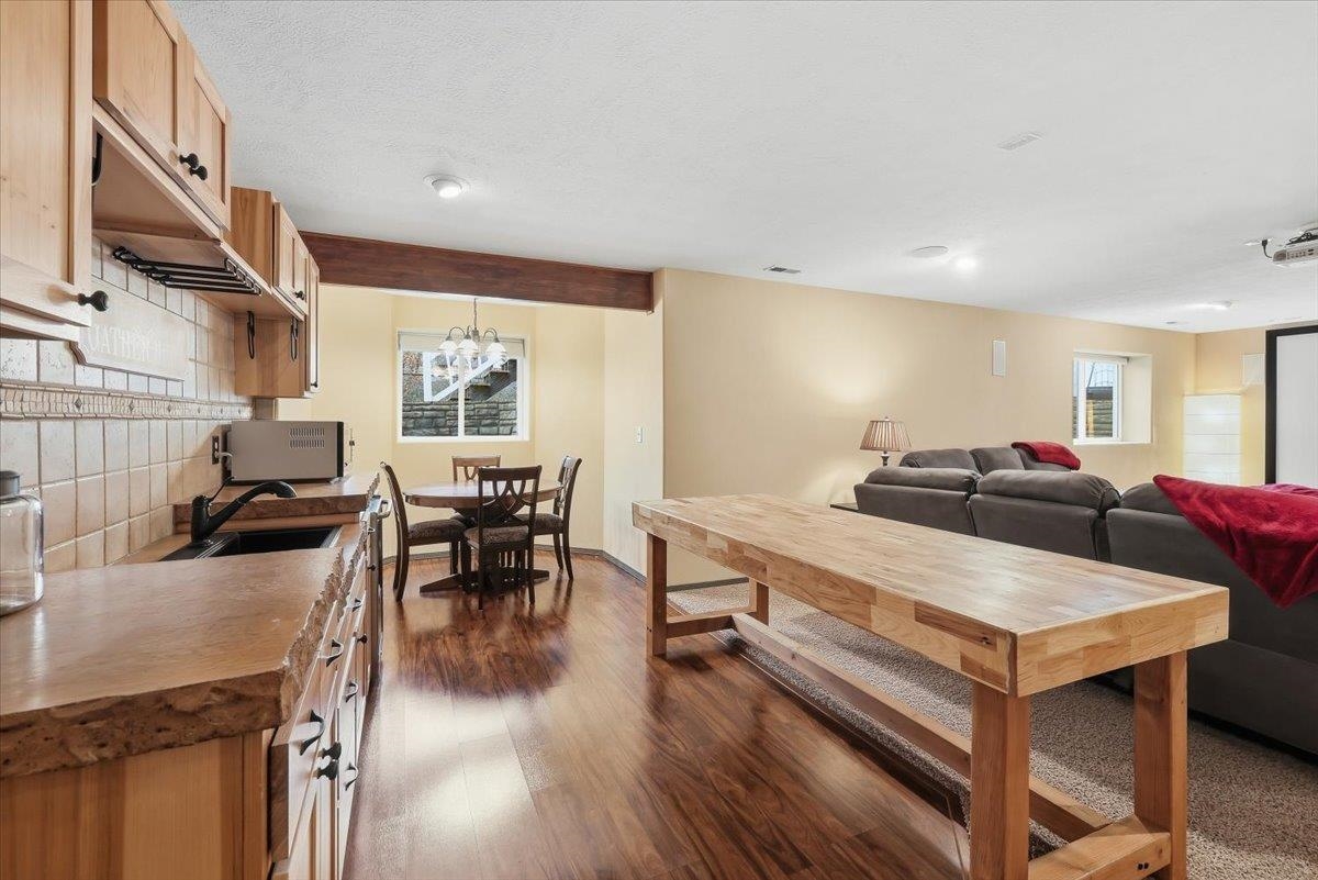 Greenacres, Washington, 99016, United States, 6 Bedrooms Bedrooms, ,3 BathroomsBathrooms,Residential,For Sale,1992048