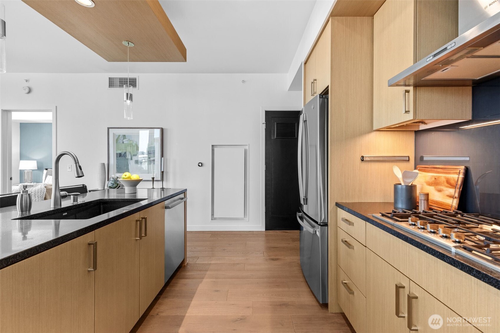 Seattle, Washington, 98101, United States, 2 Bedrooms Bedrooms, ,1 BathroomBathrooms,Residential,For Sale,1897094