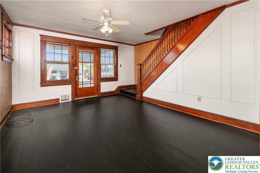 Palmer Twp, Pennsylvania, 18045, United States, 6 Bedrooms Bedrooms, ,2 BathroomsBathrooms,Residential,For Sale,1933685