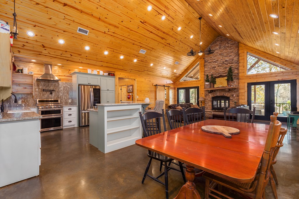 Huntington, Texas, 75949, United States, 3 Bedrooms Bedrooms, ,2 BathroomsBathrooms,Residential,For Sale,2002492