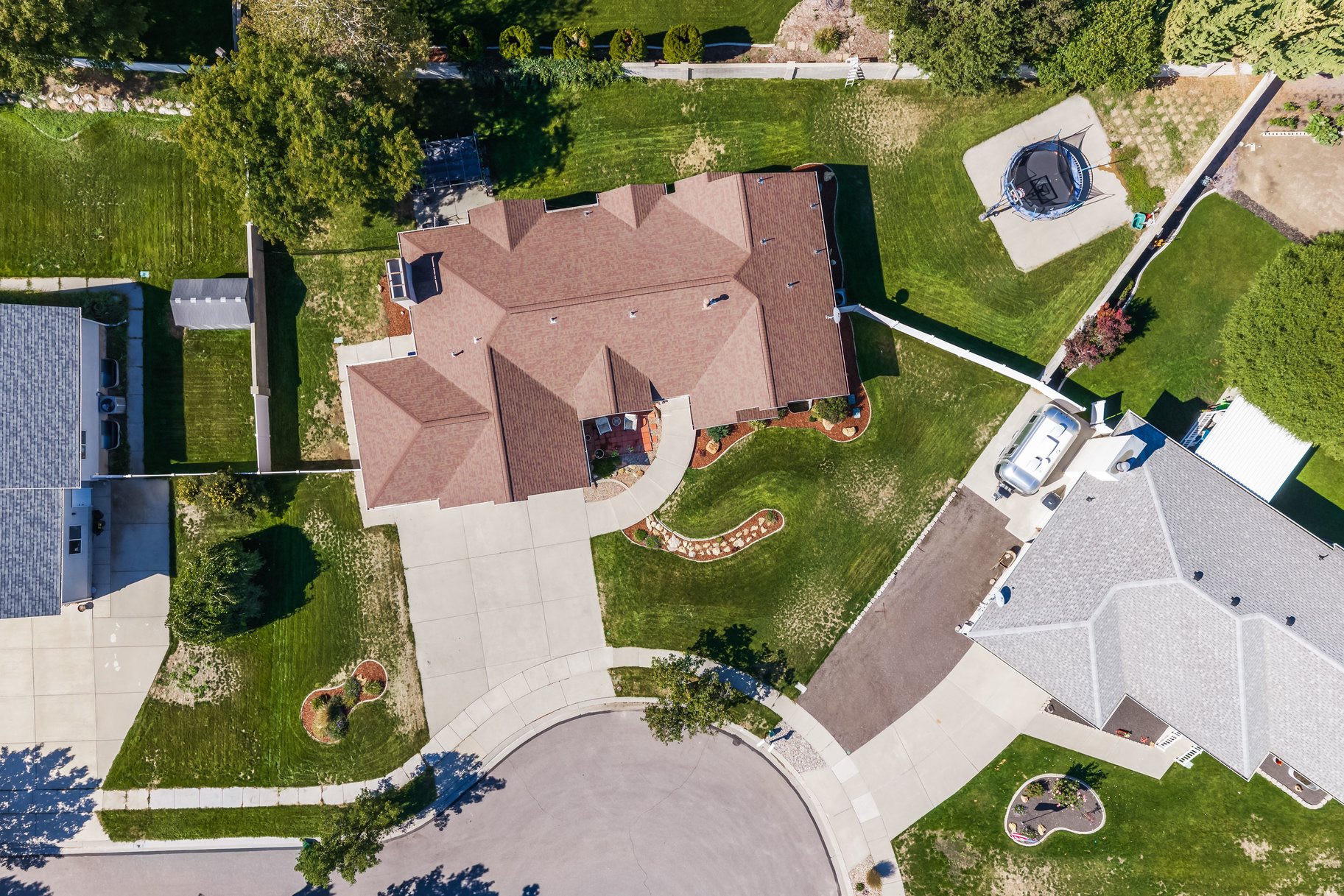  Multigenerational Living in South Jordan: 5 Beds, 2 Kitchens, 0.33-Acre Lot - 物件實景