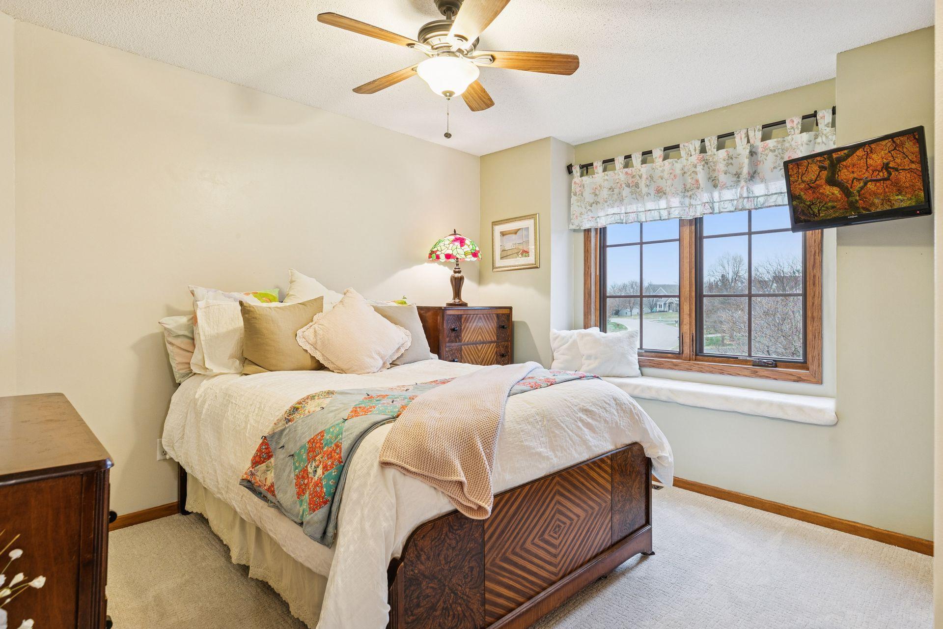 Woodbury, Minnesota, 55129, United States, 5 Bedrooms Bedrooms, ,3 BathroomsBathrooms,Residential,For Sale,1998443