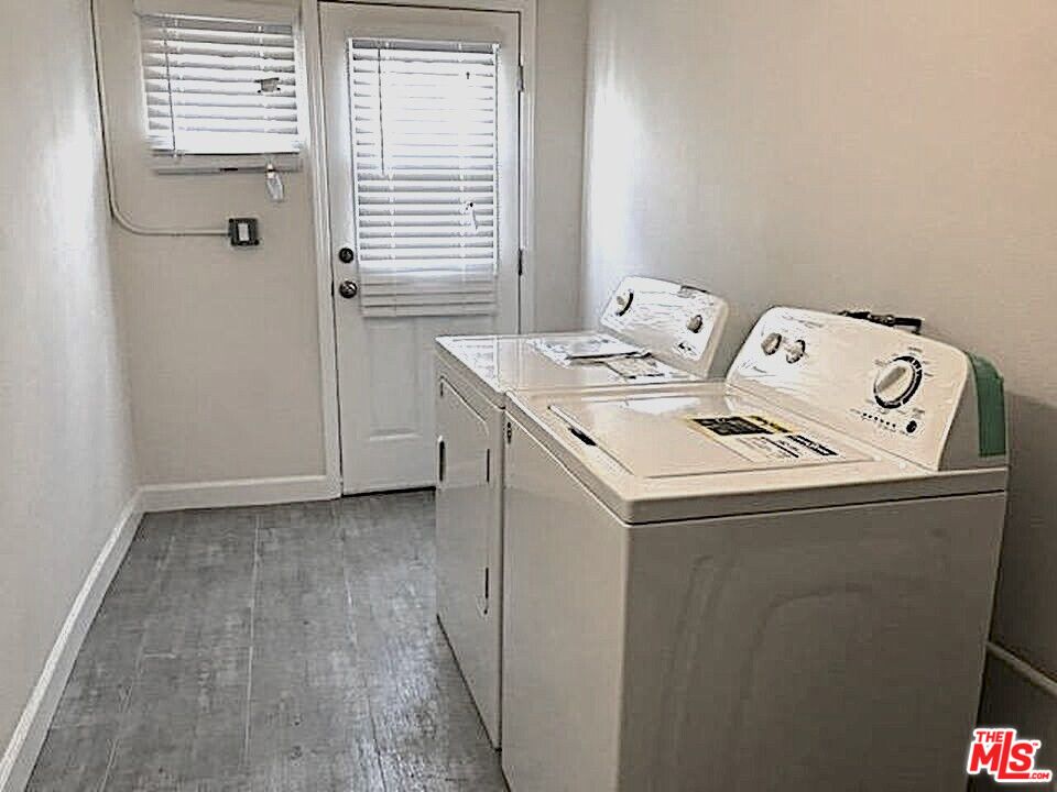 Los Angeles, California, 90019, United States, 8 Bedrooms Bedrooms, ,Residential,For Sale,1848279