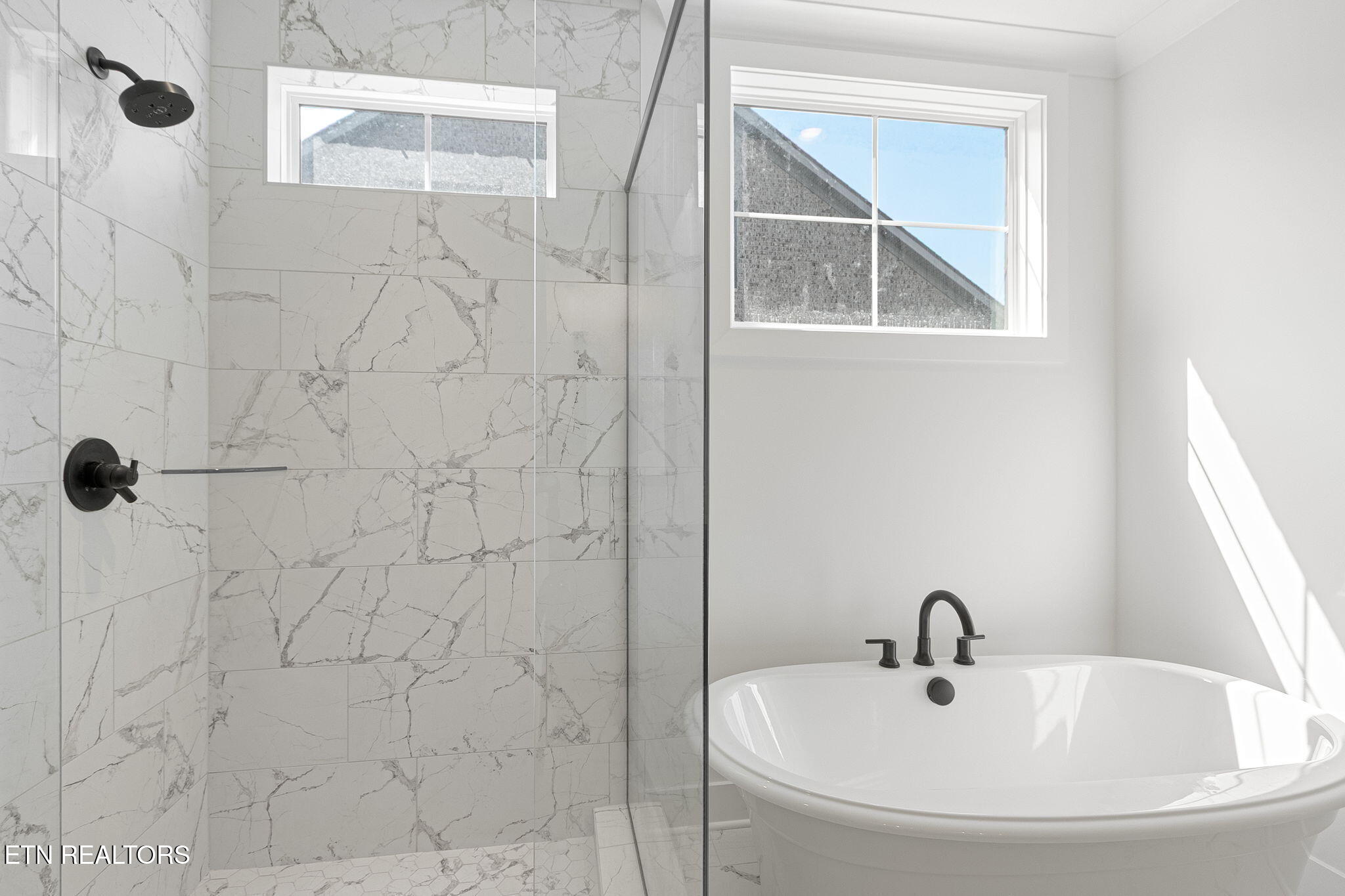 Knoxville, Tennessee, 37932, United States, 5 Bedrooms Bedrooms, ,4 BathroomsBathrooms,Residential,For Sale,1982096