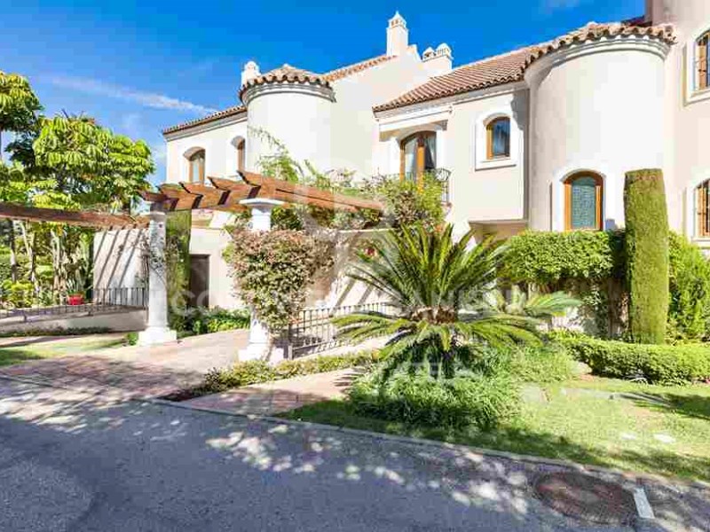 Estepona, Andalusia, ES, 4 Bedrooms Bedrooms, ,3 BathroomsBathrooms,Residential,For Sale,1805530
