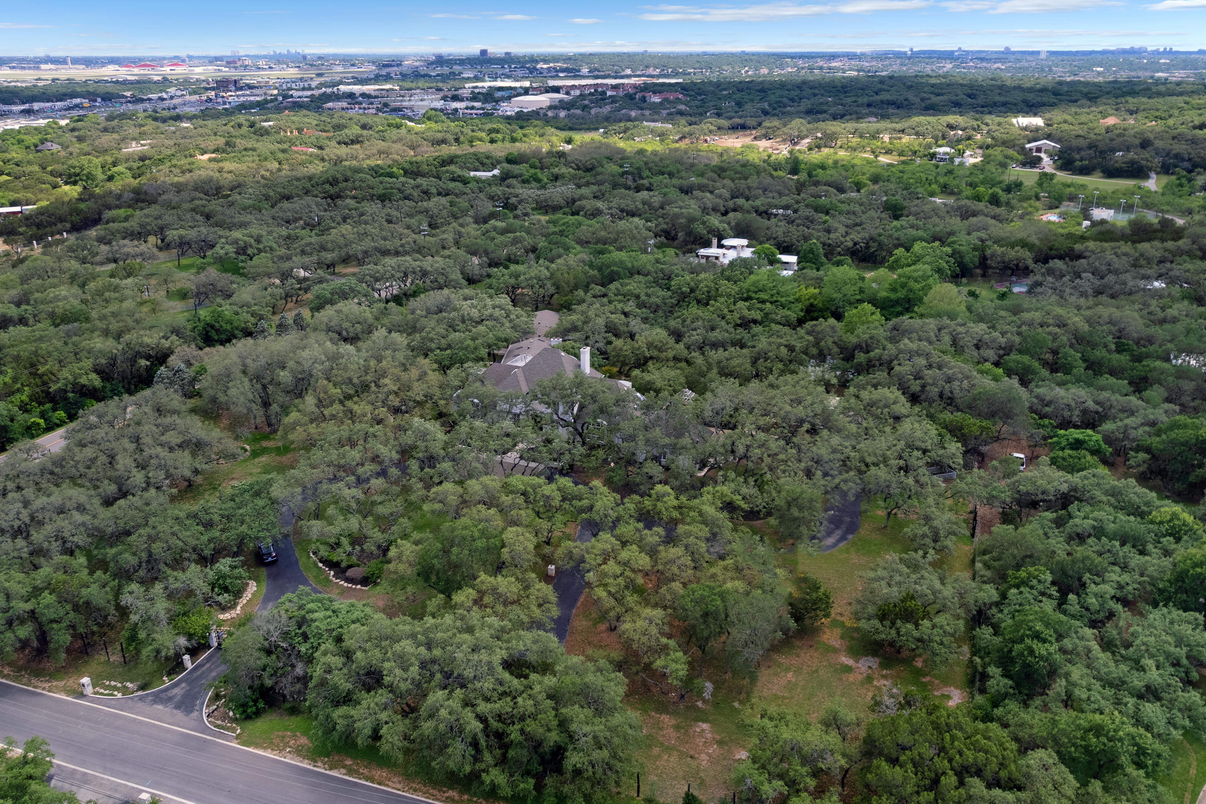  Timeless Estate in the Heart of Hill Country Village - 物件實景