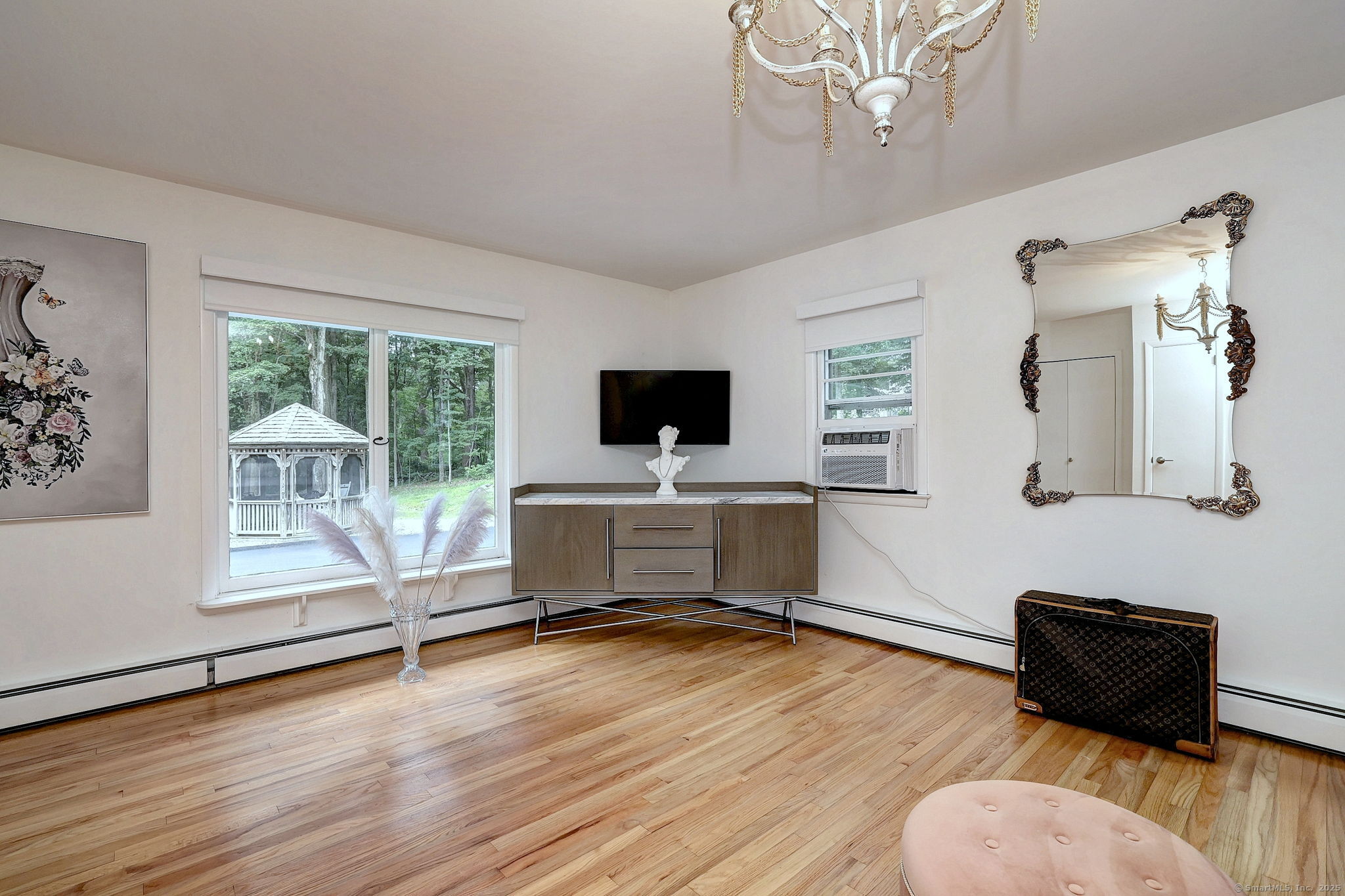 Woodbridge, Connecticut, 06525, United States, 5 Bedrooms Bedrooms, ,4 BathroomsBathrooms,Residential,For Sale,1890965
