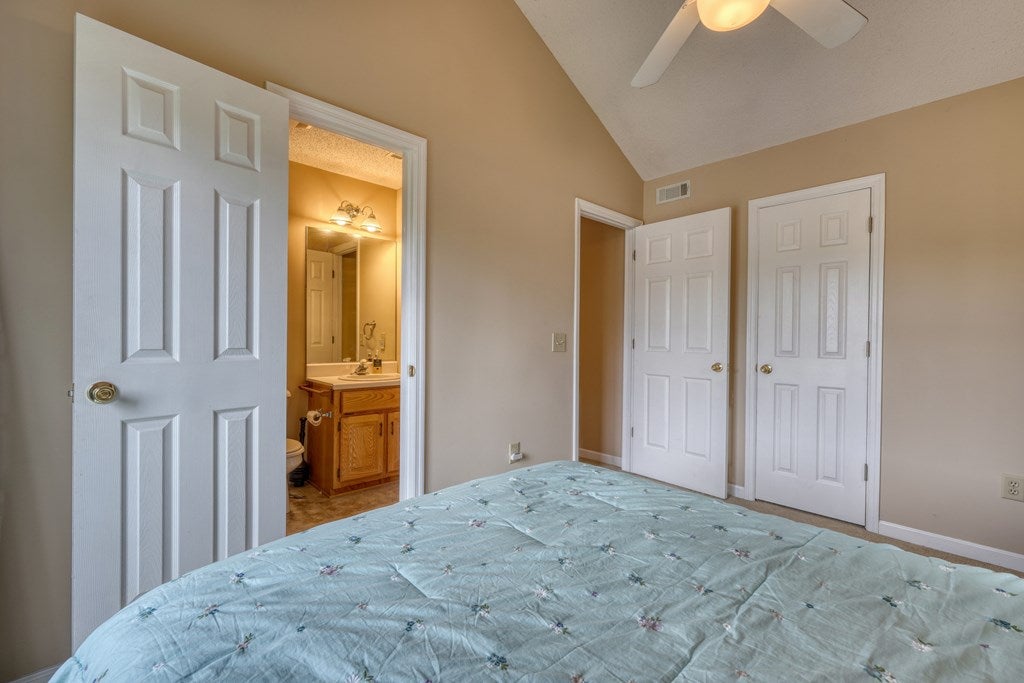 Hayesville, North Carolina, 28904, United States, 3 Bedrooms Bedrooms, ,3 BathroomsBathrooms,Residential,For Sale,1862322