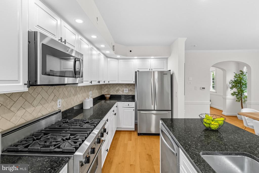 Washington, District of Columbia, 20007, United States, 4 Bedrooms Bedrooms, ,3 BathroomsBathrooms,Residential,For Sale,1975230