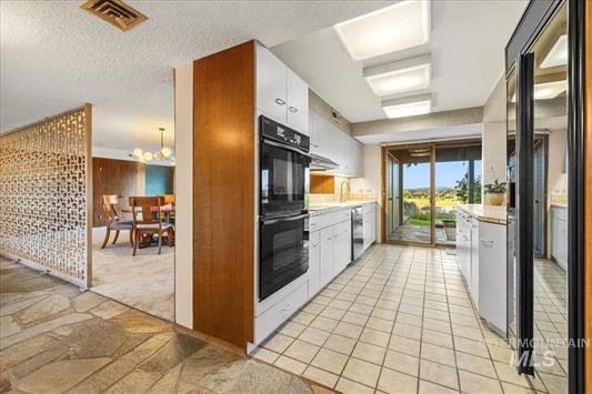 Caldwell, Idaho, 83605, United States, 2 Bedrooms Bedrooms, ,3 BathroomsBathrooms,Residential,For Sale,1979980