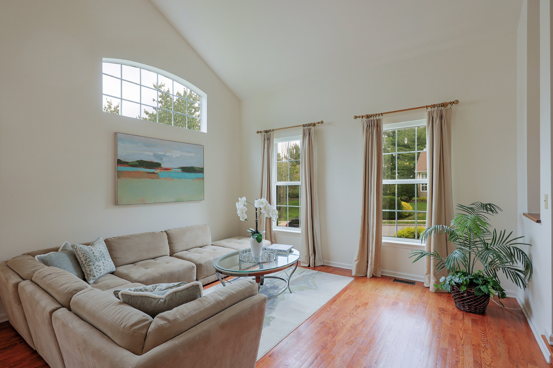  ?Carlisle? Classic Colonial Offers Timeless Charm with Modern Updates - 物件實景