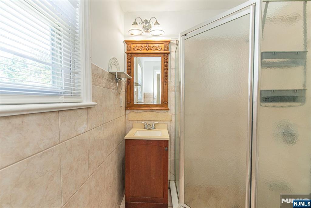 Pompton Lakes, New Jersey, 07442, United States, 3 Bedrooms Bedrooms, ,3 BathroomsBathrooms,Residential,For Sale,1875225