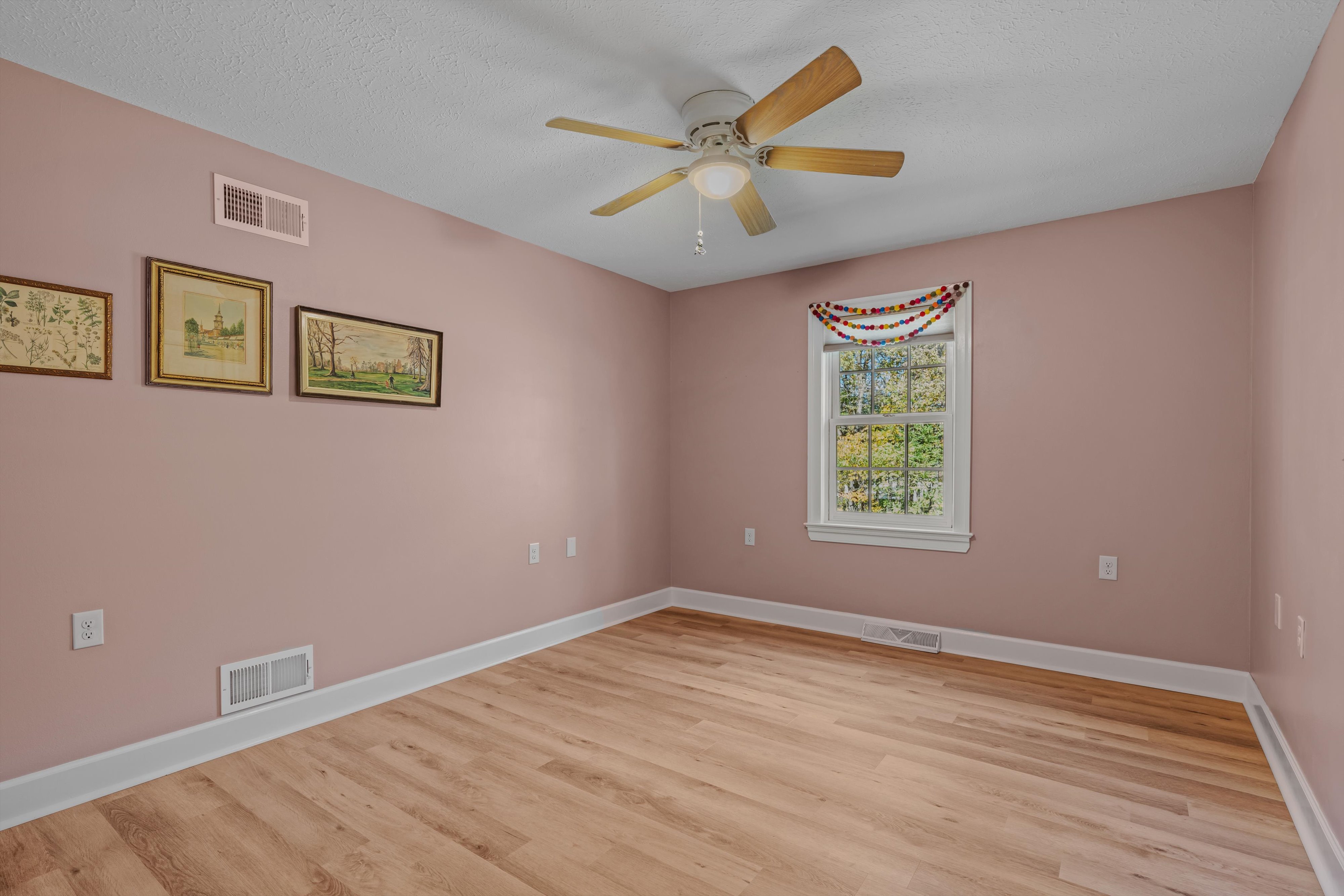 Martinsburg, West Virginia, 25403, United States, 3 Bedrooms Bedrooms, ,Residential,For Sale,1998035