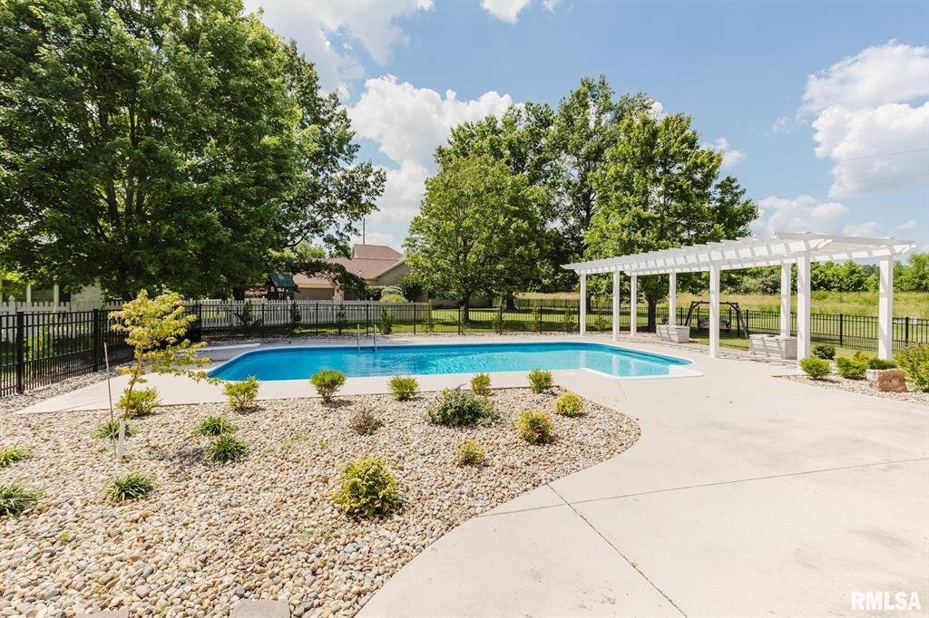 Bismarck, Illinois, 62959, United States, 5 Bedrooms Bedrooms, ,Residential,For Sale,1885319