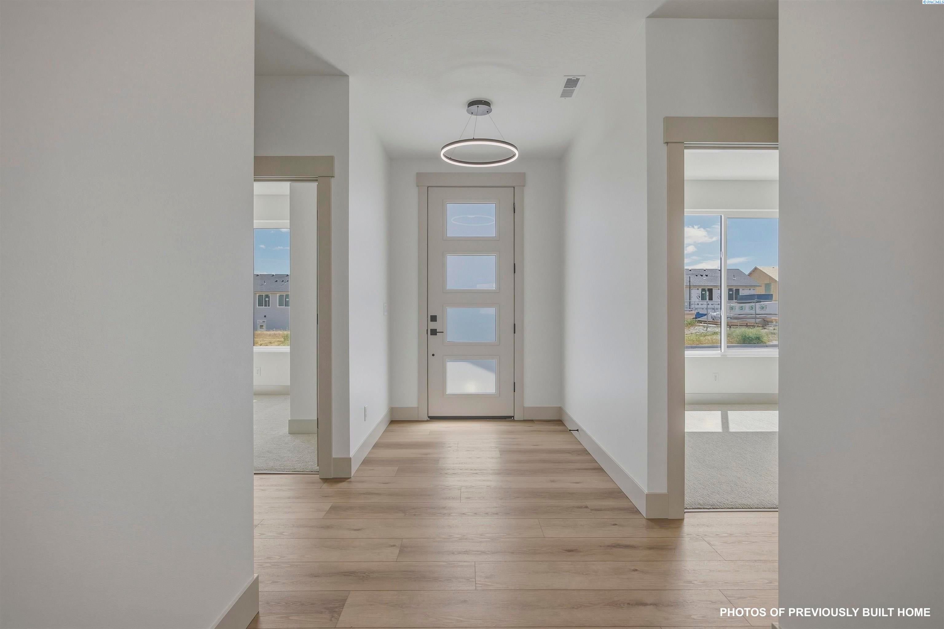 Richland, Washington, 99352, United States, 4 Bedrooms Bedrooms, ,3 BathroomsBathrooms,Residential,For Sale,2048116