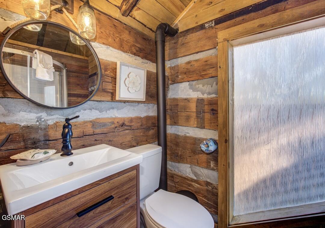 Cosby, Tennessee, 37722, United States, 3 Bedrooms Bedrooms, ,4 BathroomsBathrooms,Residential,For Sale,2036107