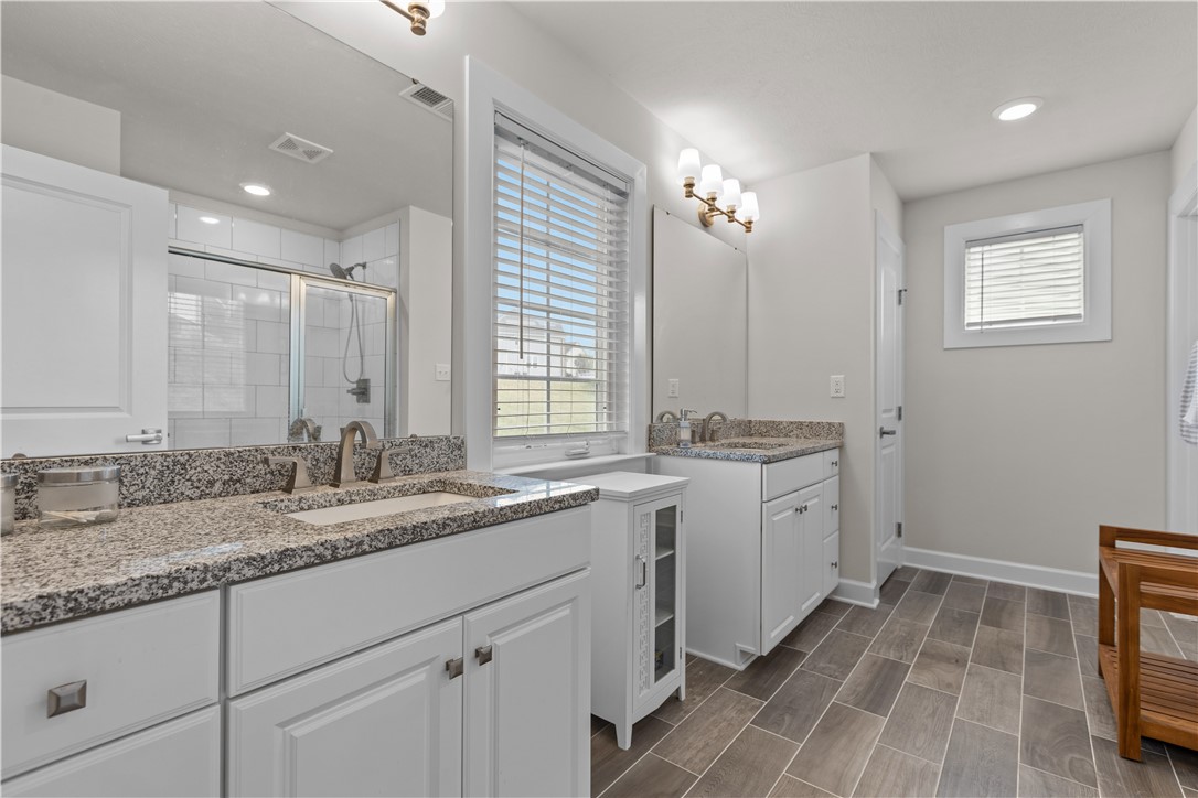 Robinson Twp, Pennsylvania, 15136, United States, 5 Bedrooms Bedrooms, ,4 BathroomsBathrooms,Residential,For Sale,1906122