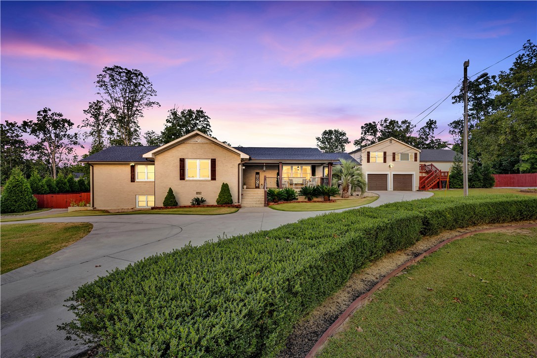 Greenville, South Carolina, 29607, United States, 5 Bedrooms Bedrooms, ,4 BathroomsBathrooms,Residential,For Sale,1947987