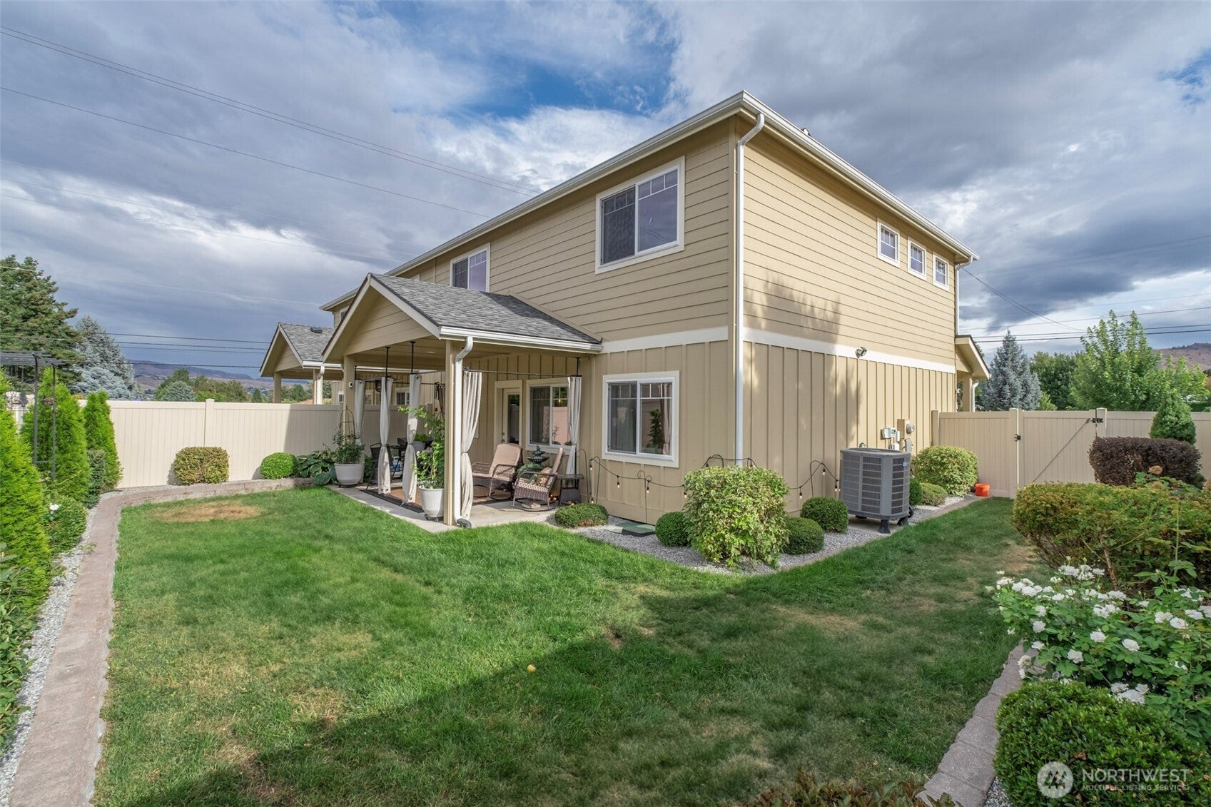 Wenatchee, Washington, 98801, United States, 3 Bedrooms Bedrooms, ,3 BathroomsBathrooms,Residential,For Sale,1911127