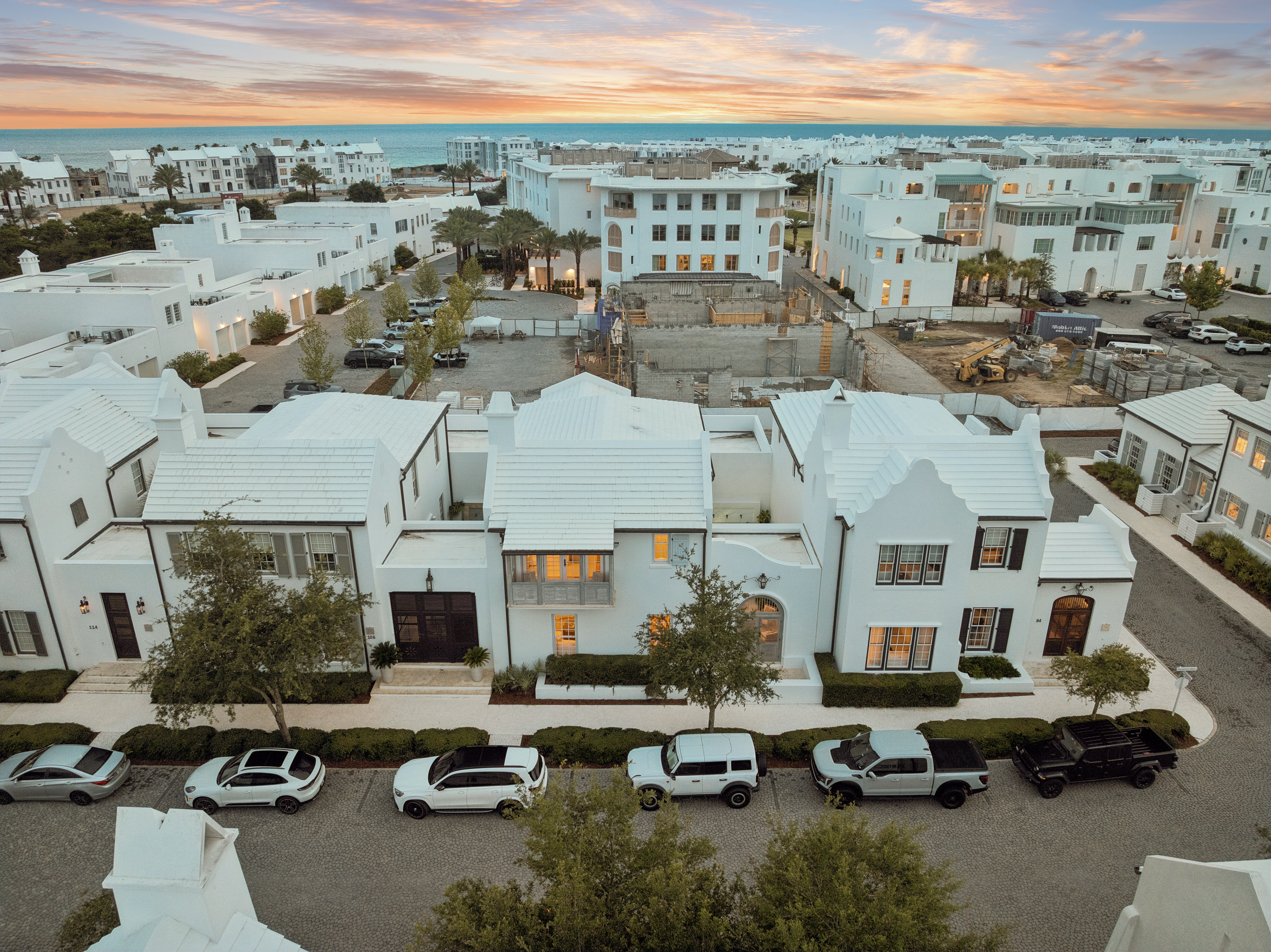  Courtyard Retreat with Dual Primary Suites in Coastal Community - 物件實景