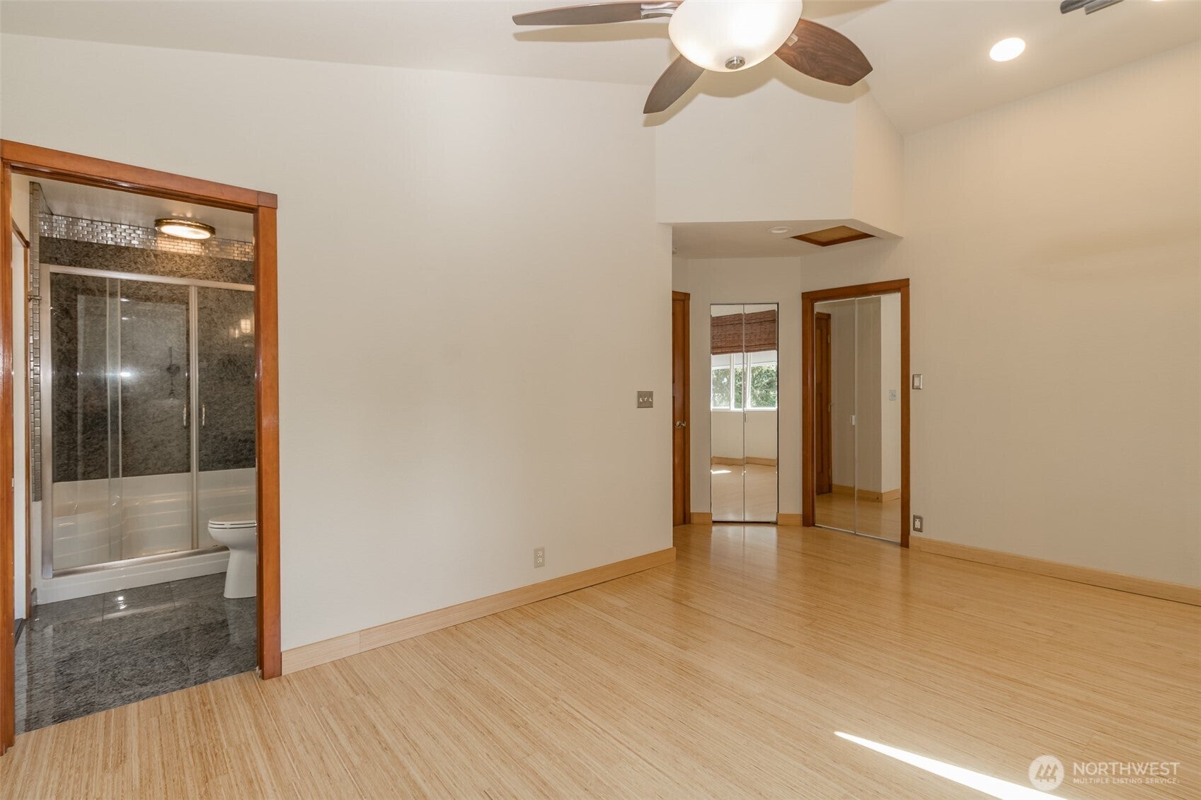 Kent, Washington, 98031, United States, 3 Bedrooms Bedrooms, ,2 BathroomsBathrooms,Residential,For Sale,1984192