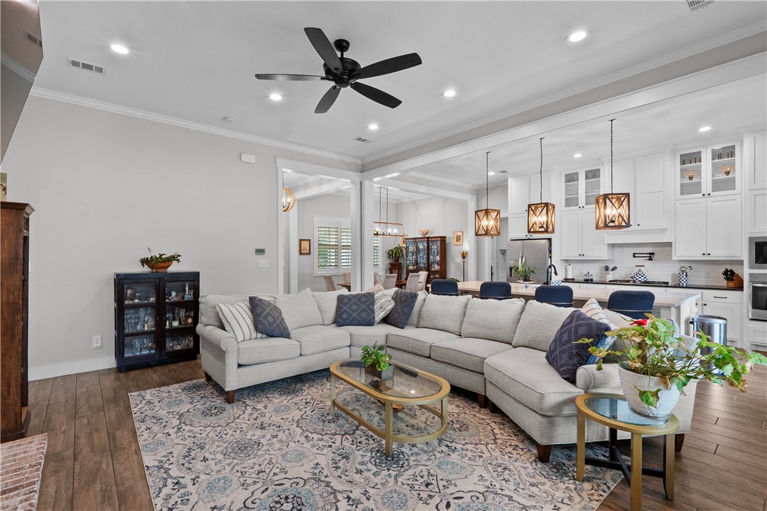 College Station, Texas, 77845, United States, 4 Bedrooms Bedrooms, ,4 BathroomsBathrooms,Residential,For Sale,1862401