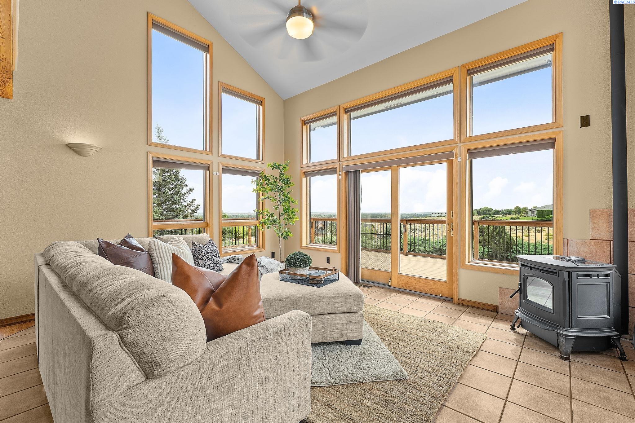 West Richland, Washington, 99353, United States, 5 Bedrooms Bedrooms, ,3 BathroomsBathrooms,Residential,For Sale,1906859