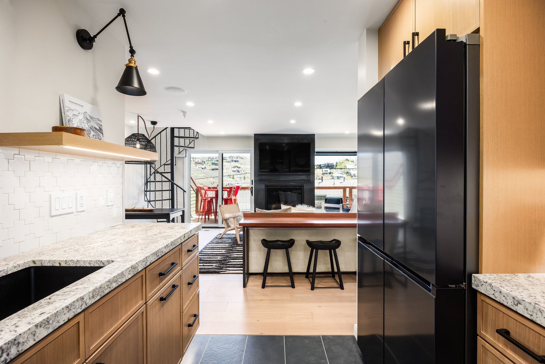  Fully Reimagined Ski-In/Ski-Out Condo — Smart Home Features - 物件實景