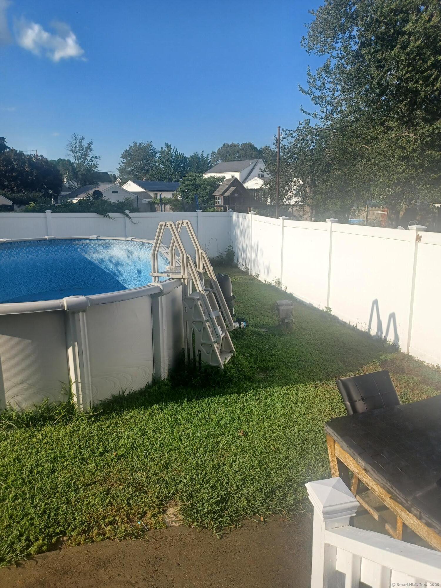 Stratford, Connecticut, 06614, United States, 3 Bedrooms Bedrooms, ,2 BathroomsBathrooms,Residential,For Sale,1926191