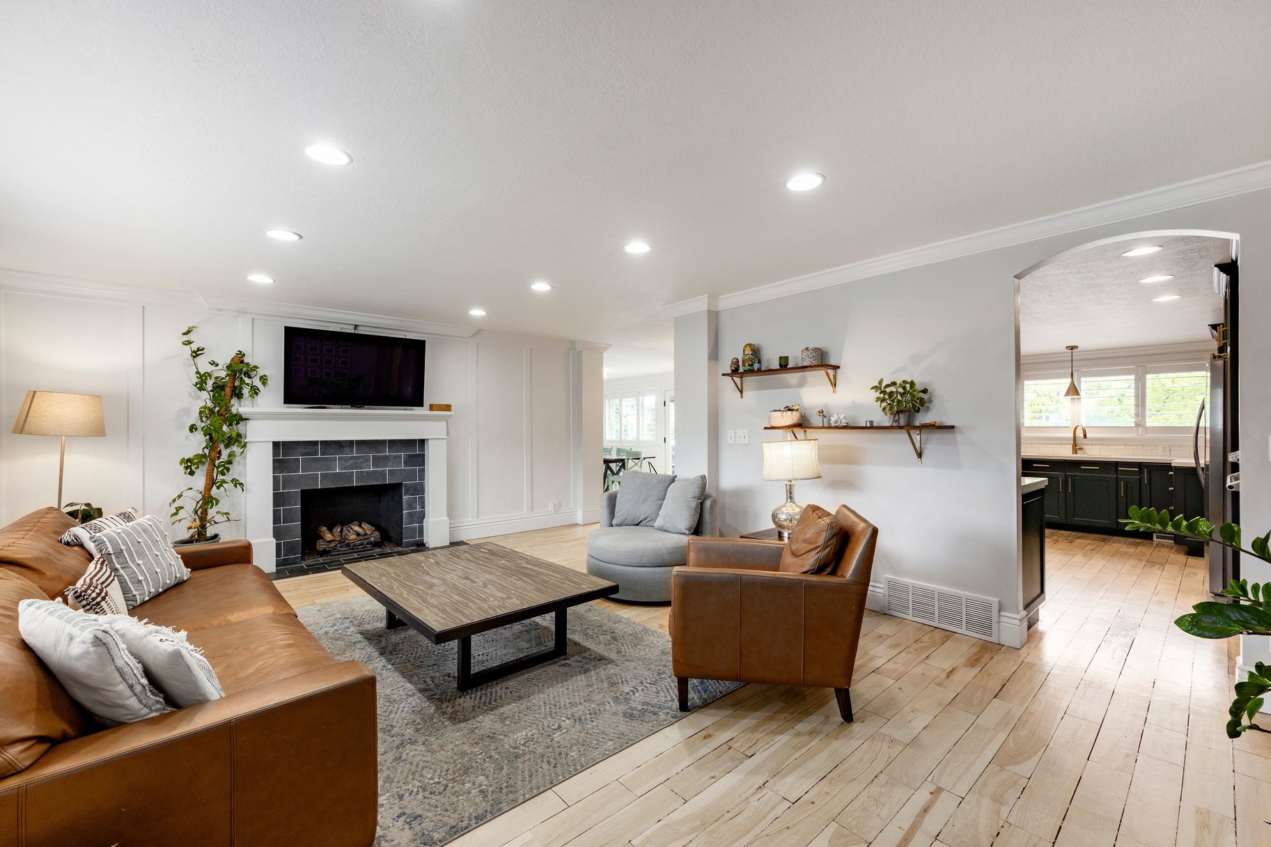  Modernized Millcreek Rambler with Open Living & Private Backyard - 物件實景