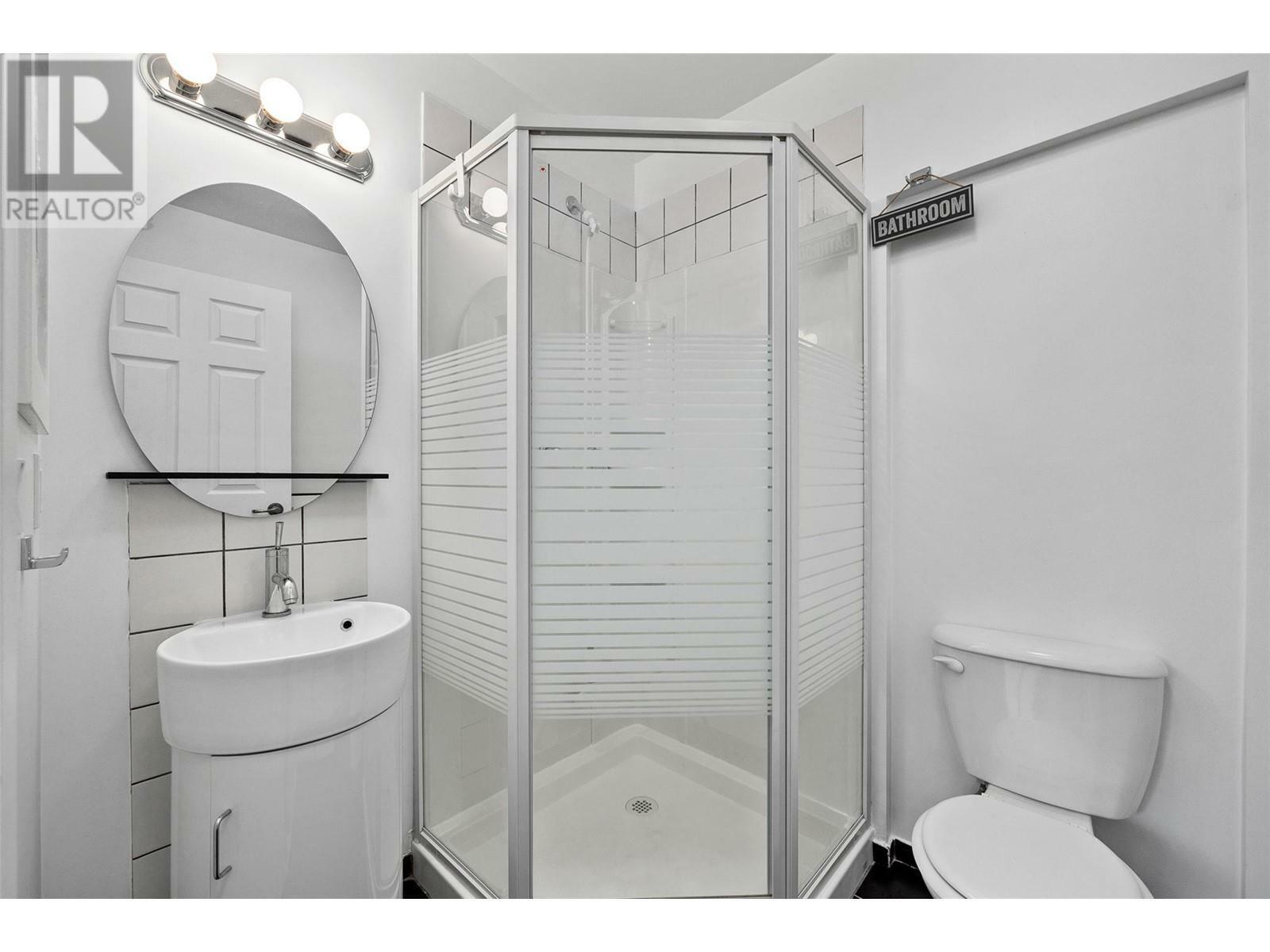 KELOWNA, British Columbia, V1P 1N8, CA, 6 Bedrooms Bedrooms, ,4 BathroomsBathrooms,Residential,For Sale,1837090