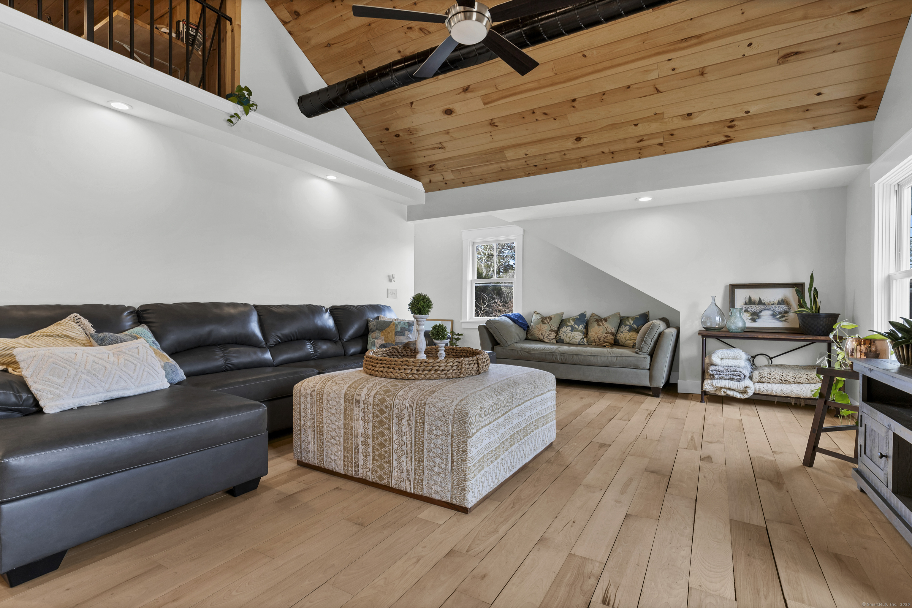 Groton, Connecticut, 06340, United States, 3 Bedrooms Bedrooms, ,2 BathroomsBathrooms,Residential,For Sale,1928735
