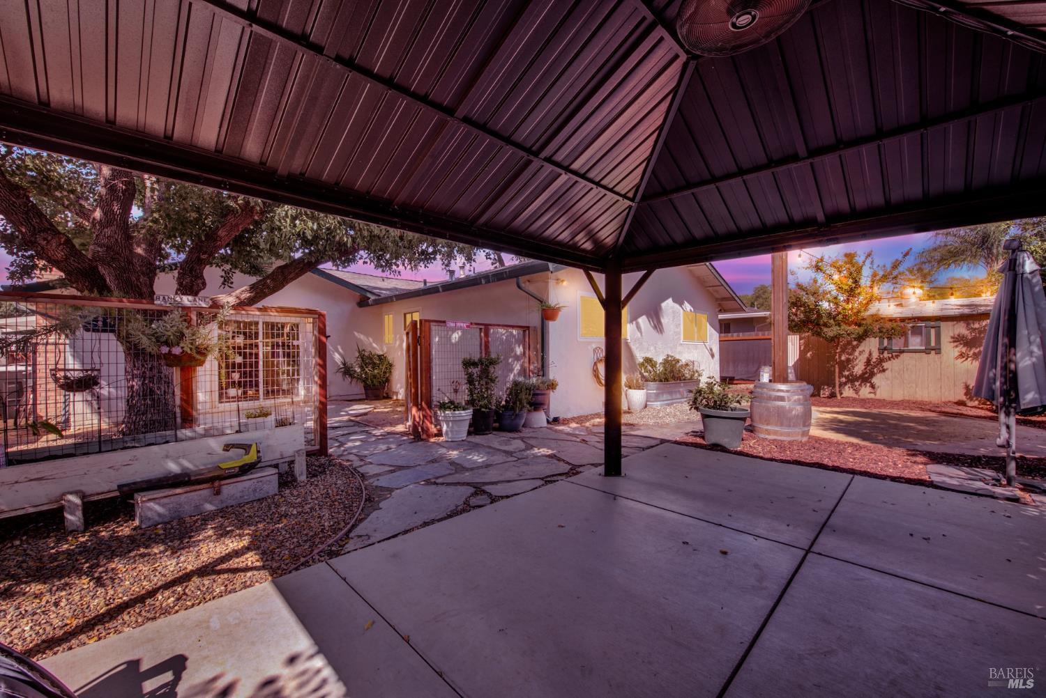 Vacaville, California, 95687, United States, 3 Bedrooms Bedrooms, ,2 BathroomsBathrooms,Residential,For Sale,1940371