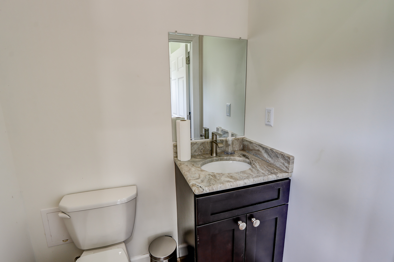 Appomattox, Virginia, 24522, United States, 4 Bedrooms Bedrooms, ,Residential,For Sale,1905819