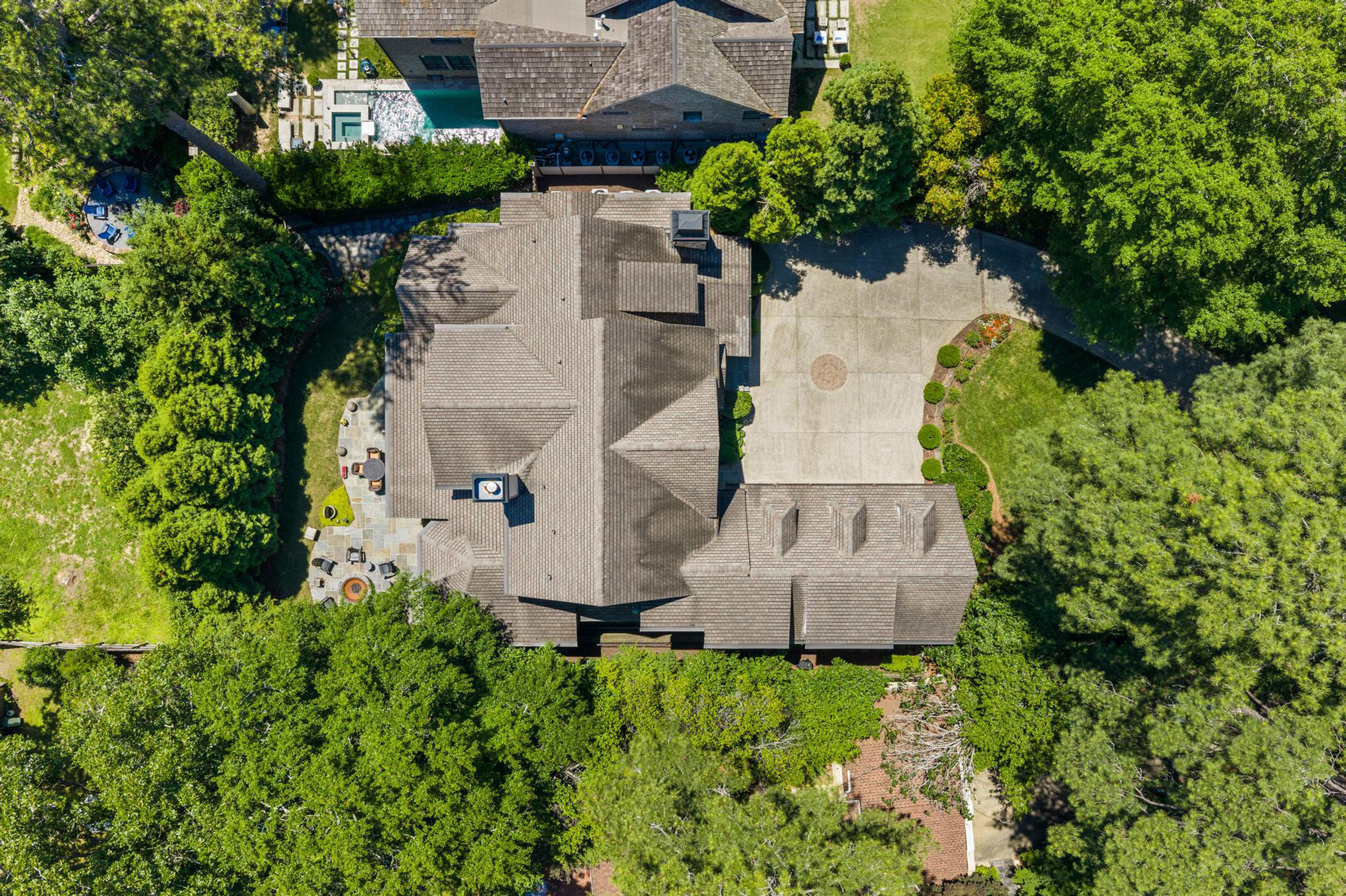  Sophisticated Newer Custom-built Home in Desirable Garden Hills - 物件實景