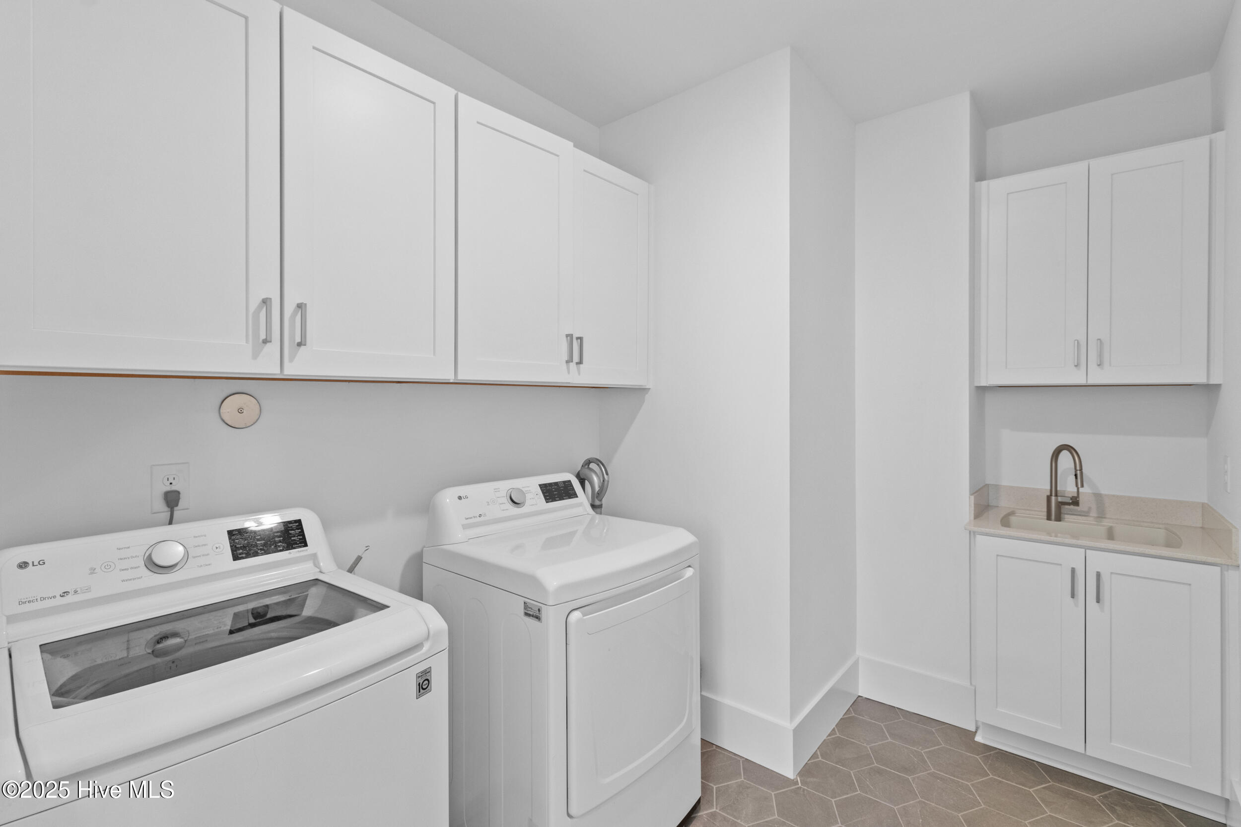 Wilmington, North Carolina, 28411, United States, 4 Bedrooms Bedrooms, ,4 BathroomsBathrooms,Residential,For Sale,1794780