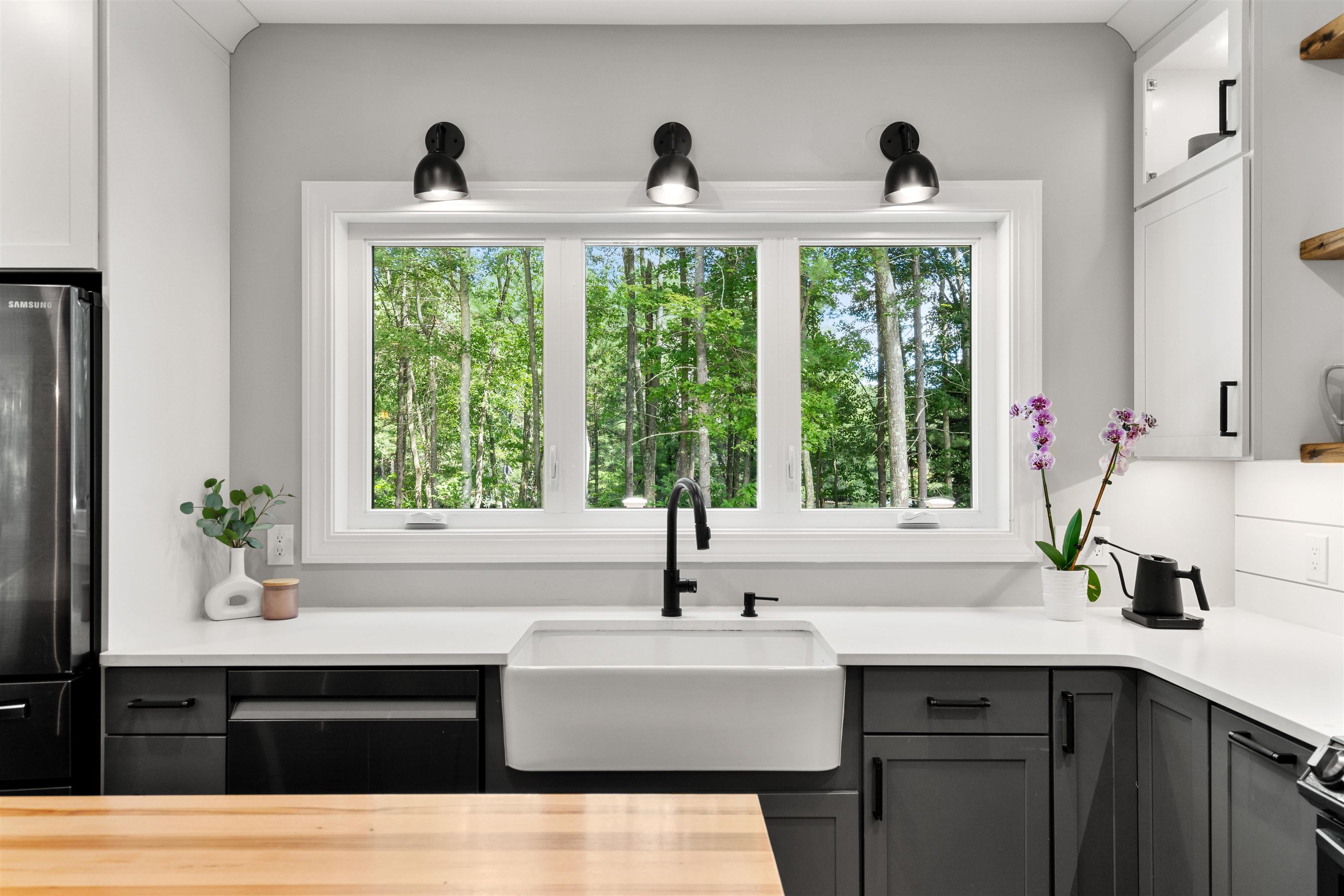 Hollis, New Hampshire, 03049, United States, 3 Bedrooms Bedrooms, ,3 BathroomsBathrooms,Residential,For Sale,1907073