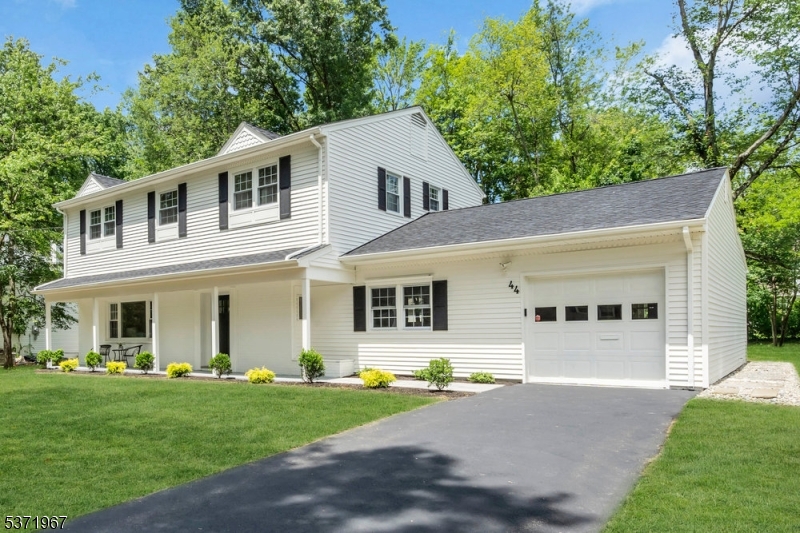 Berkeley Heights Twp., New Jersey, 07922, United States, 5 Bedrooms Bedrooms, ,3 BathroomsBathrooms,Residential,For Sale,1927400