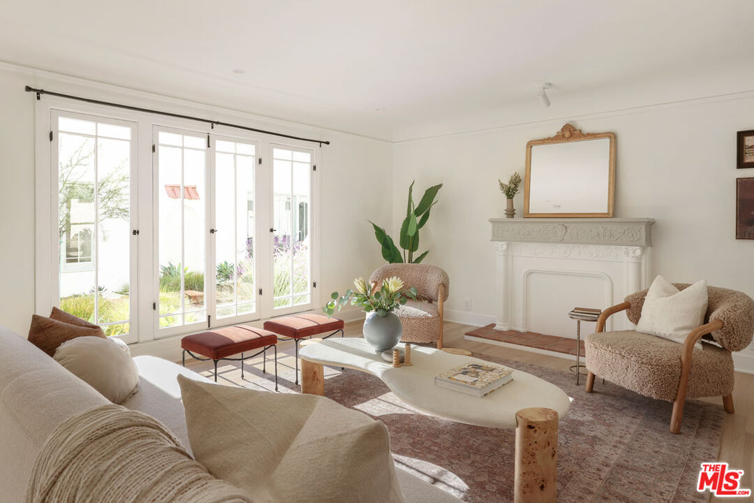 Los Angeles, California, 90036, United States, 2 Bedrooms Bedrooms, ,2 BathroomsBathrooms,Residential,For Sale,2003029