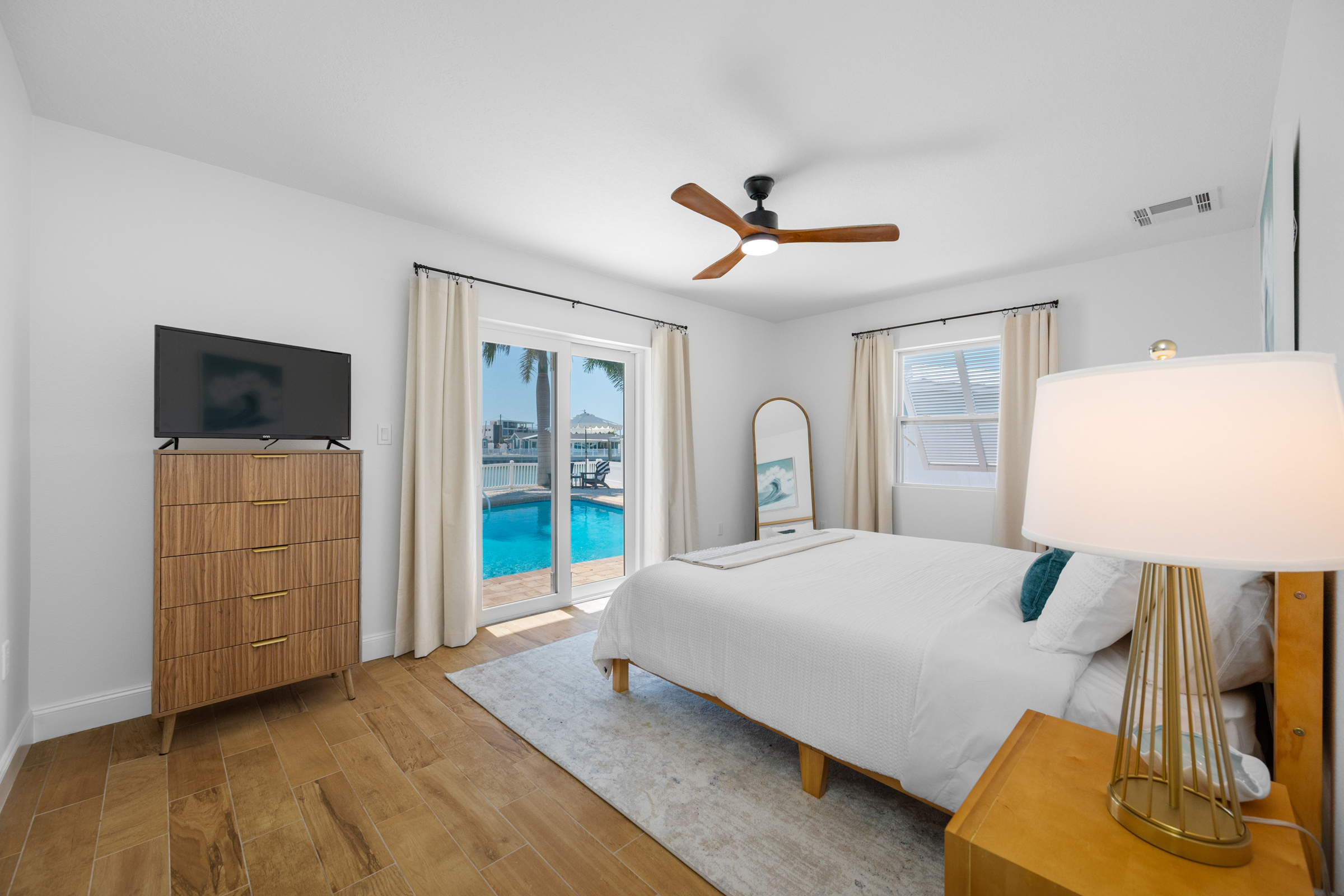 St Petersburg, Florida, 33707, United States, 3 Bedrooms Bedrooms, ,2 BathroomsBathrooms,Residential,For Sale,2034838