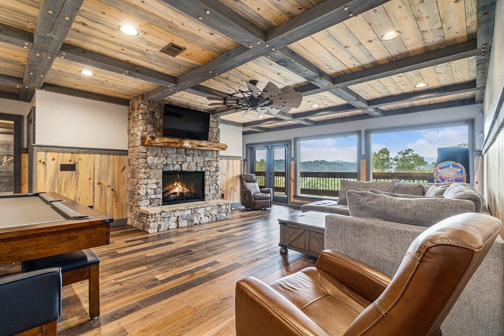 Ellijay, Georgia, 30540, United States, 5 Bedrooms Bedrooms, ,5 BathroomsBathrooms,Residential,For Sale,1952565